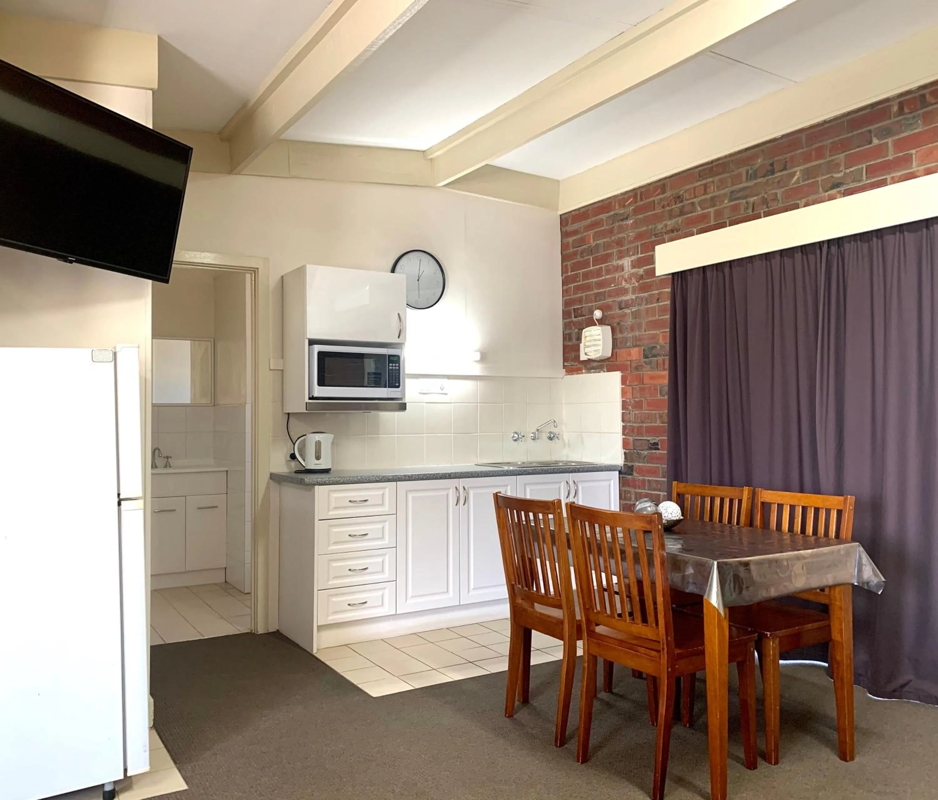 Kitchen or kitchenette in Central Motel Mildura