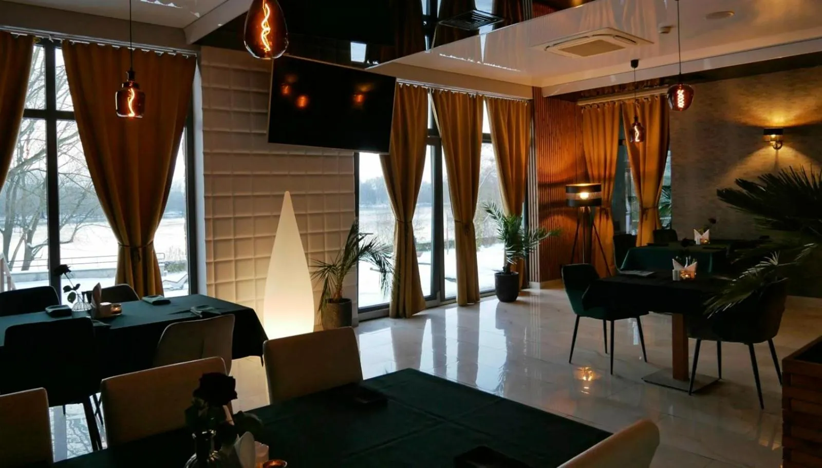 Restaurant/places to eat in Hotel Oskar Business & Spa