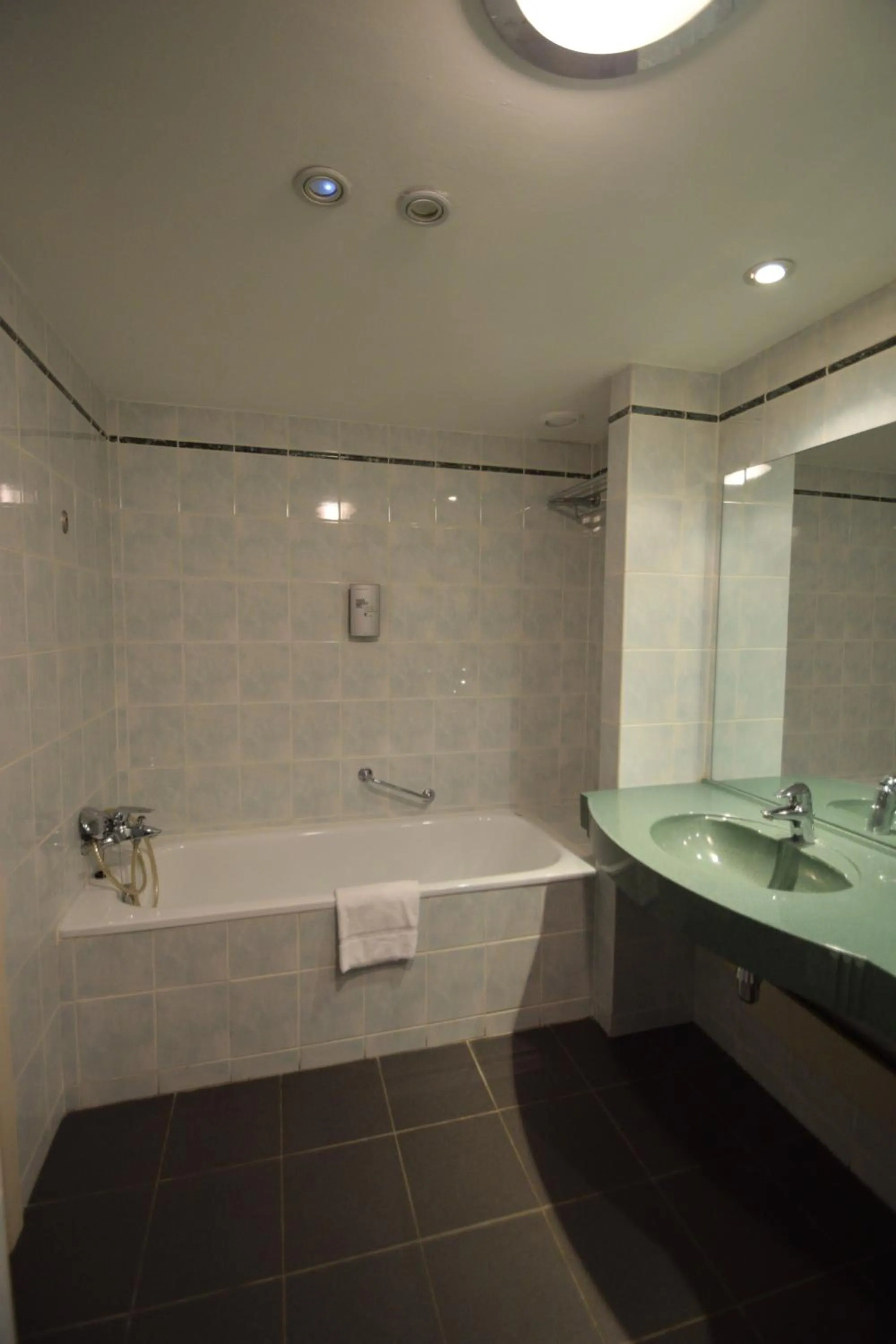 Bathroom in Sleep & Go Brussels Expo Hotel