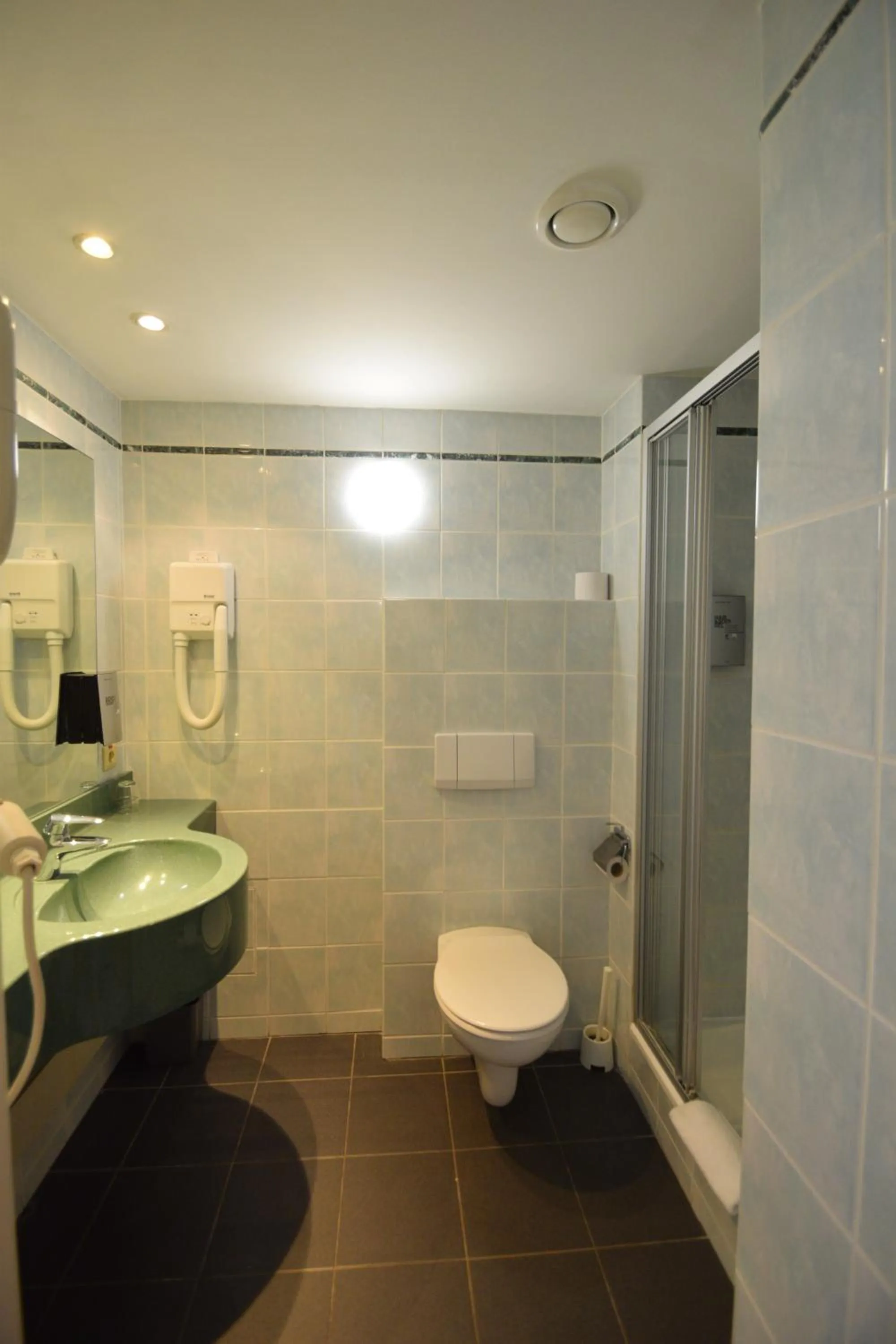 Bathroom in Sleep & Go Brussels Expo Hotel