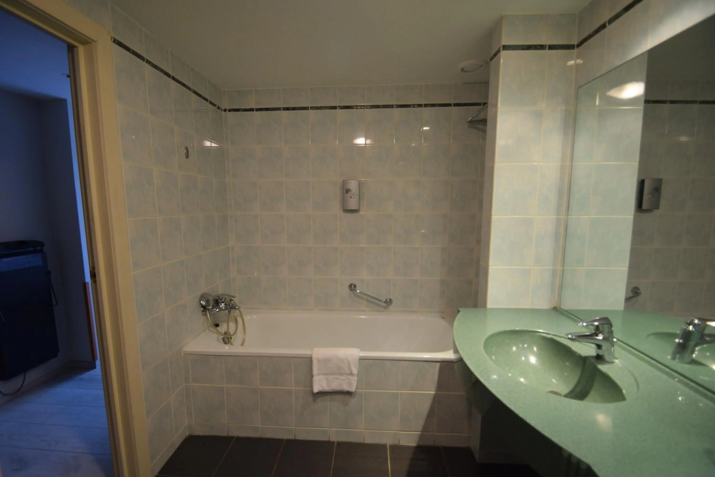 Bathroom in Sleep & Go Brussels Expo Hotel