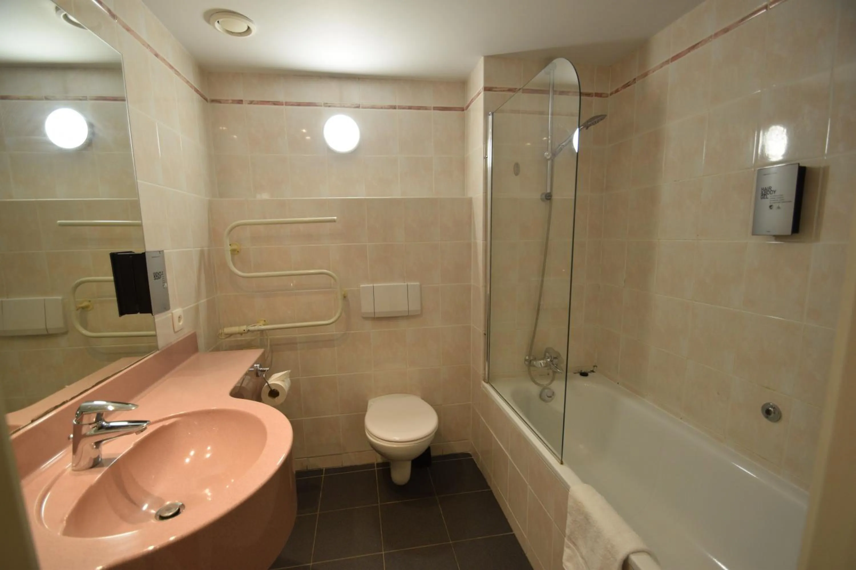 Bathroom in Sleep & Go Brussels Expo Hotel