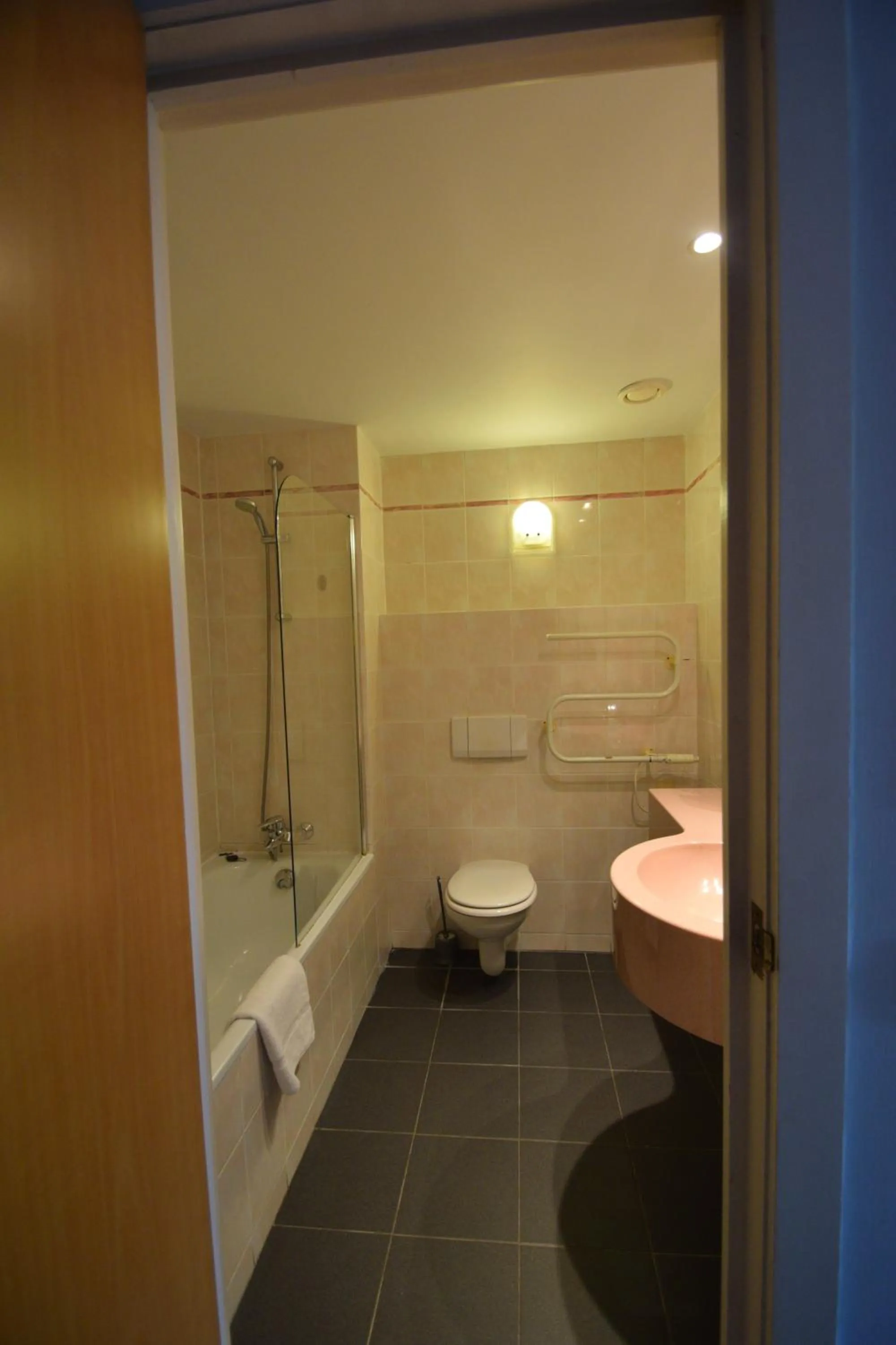 Bathroom in Sleep & Go Brussels Expo Hotel