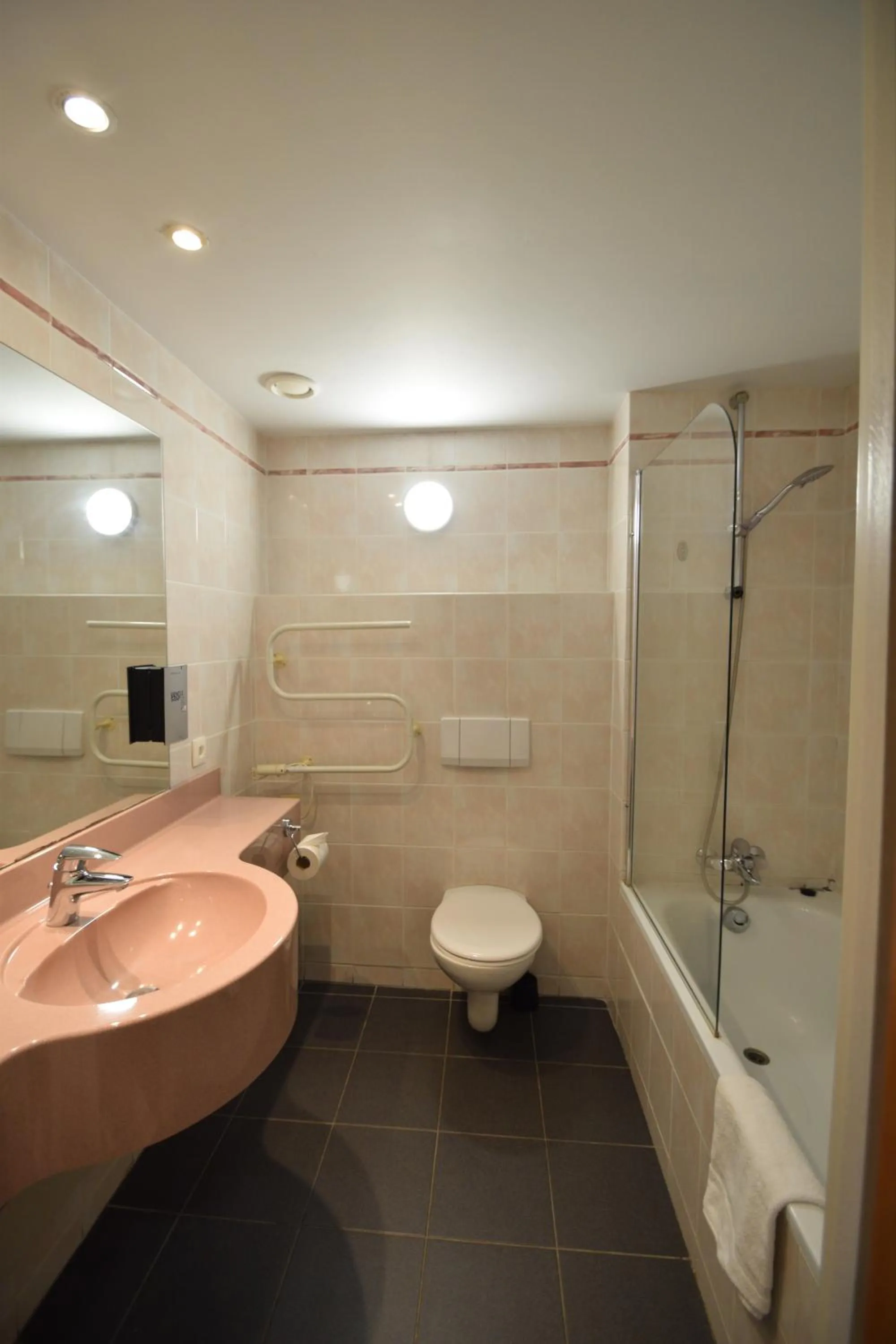 Bathroom in Sleep & Go Brussels Expo Hotel