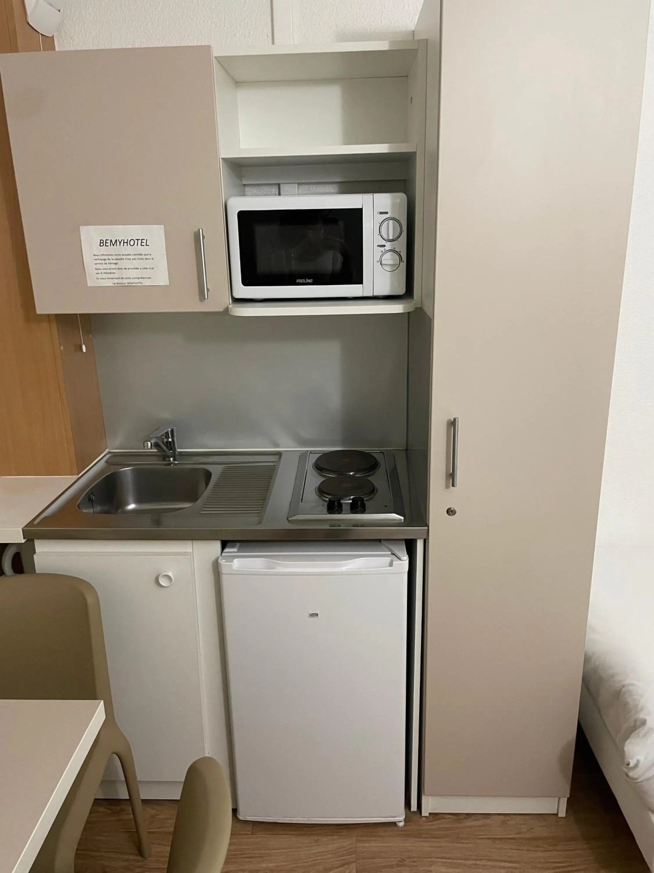 Kitchen or kitchenette in Be Myhôtel