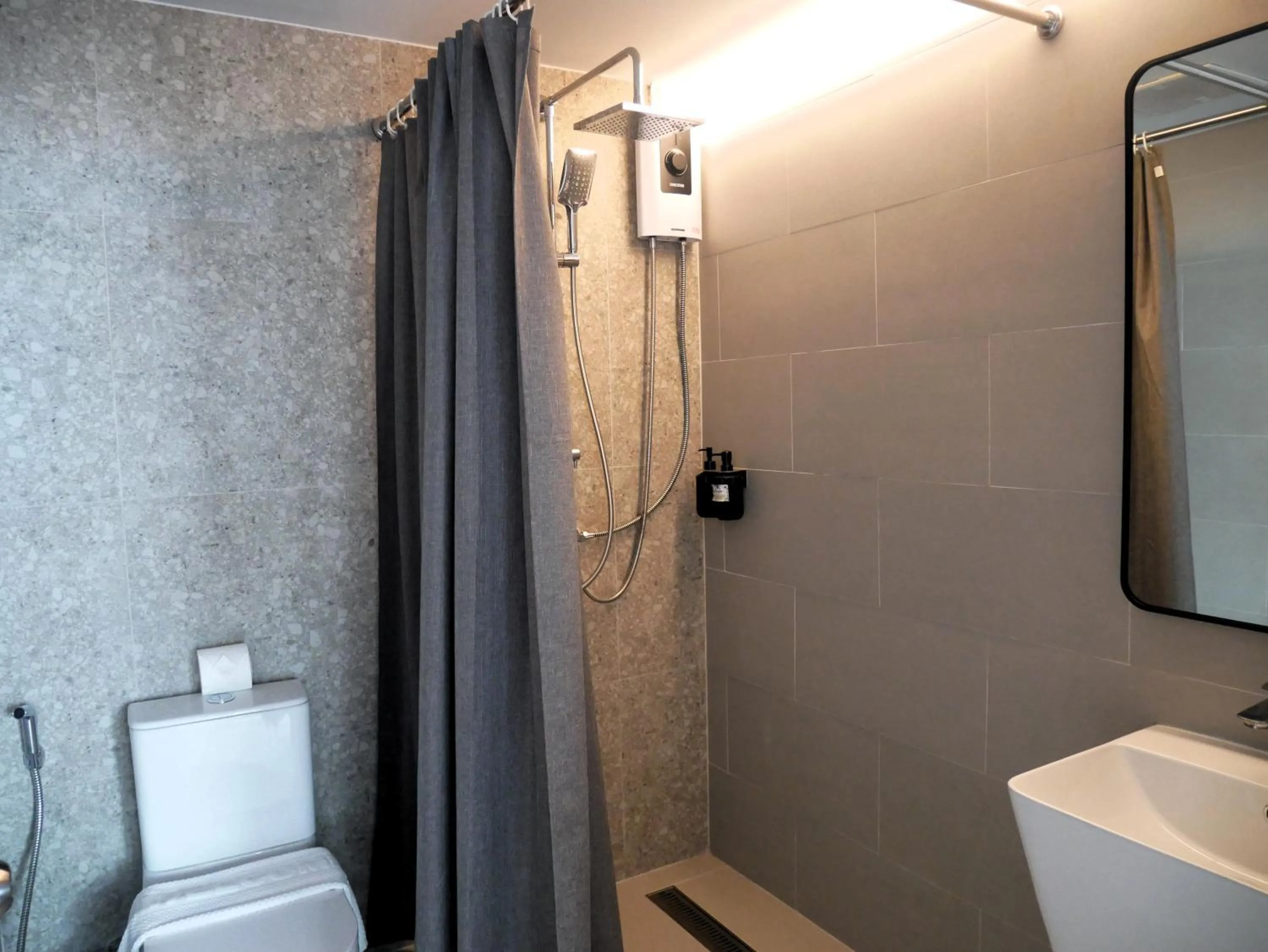 Shower in P168 Hostel Samui