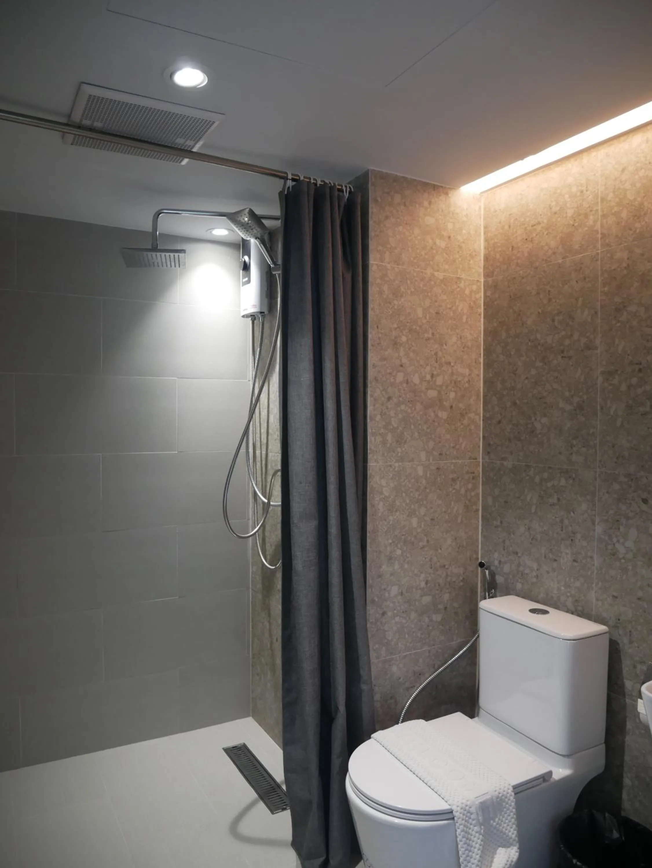 Toilet in P168 Hostel Samui