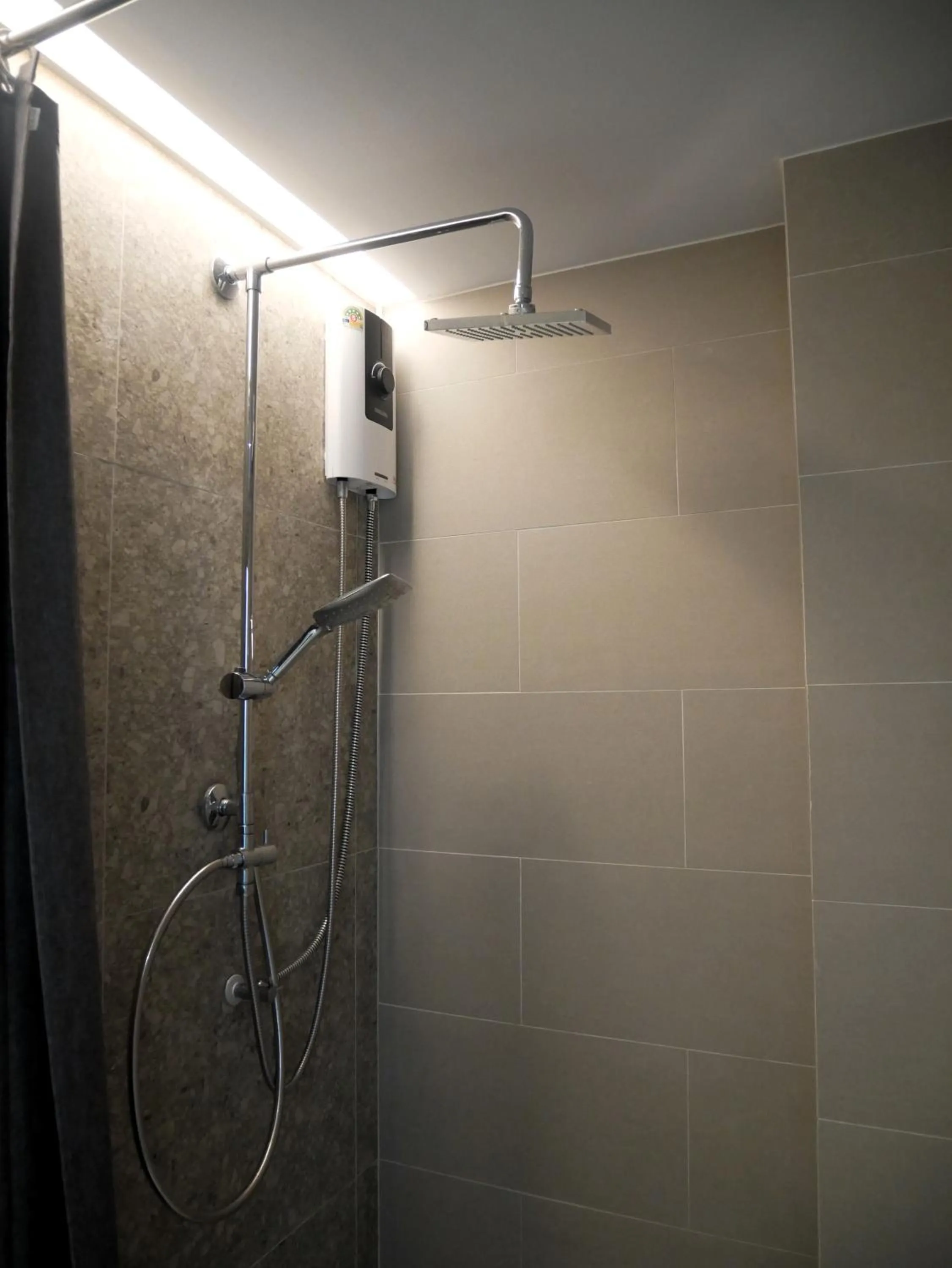 Shower in P168 Hostel Samui