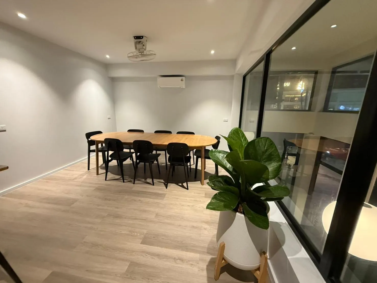 Business facilities in P168 Hostel Samui