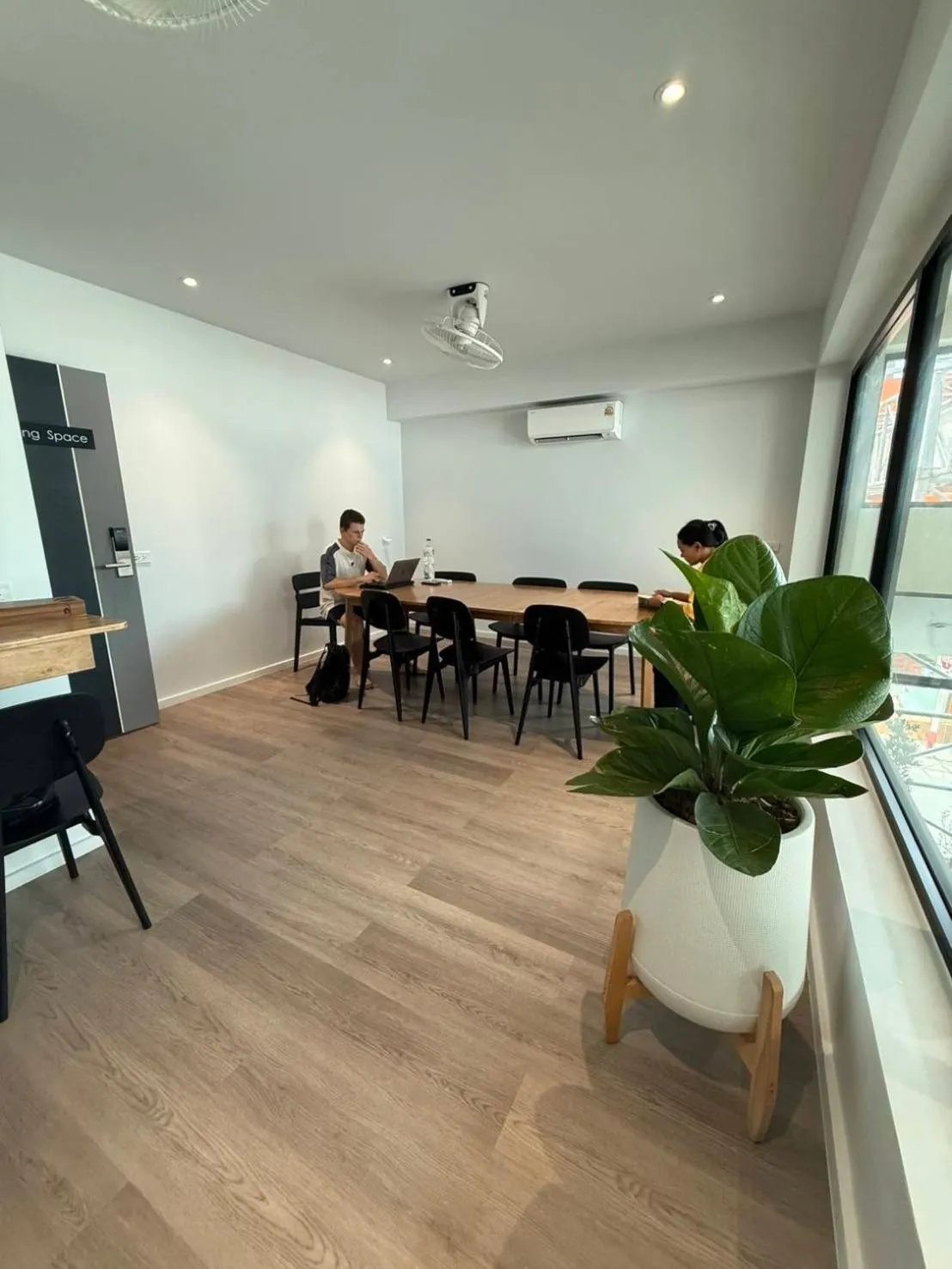 Business facilities in P168 Hostel Samui