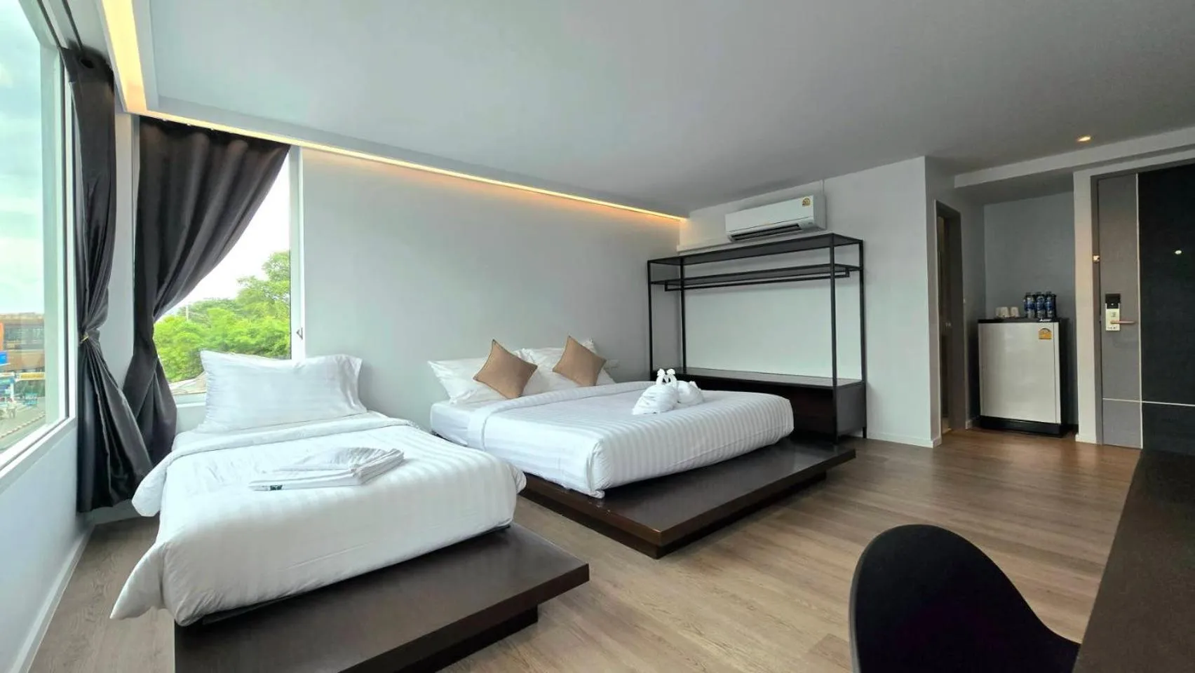 Photo of the whole room, Bed in P168 Hostel Samui