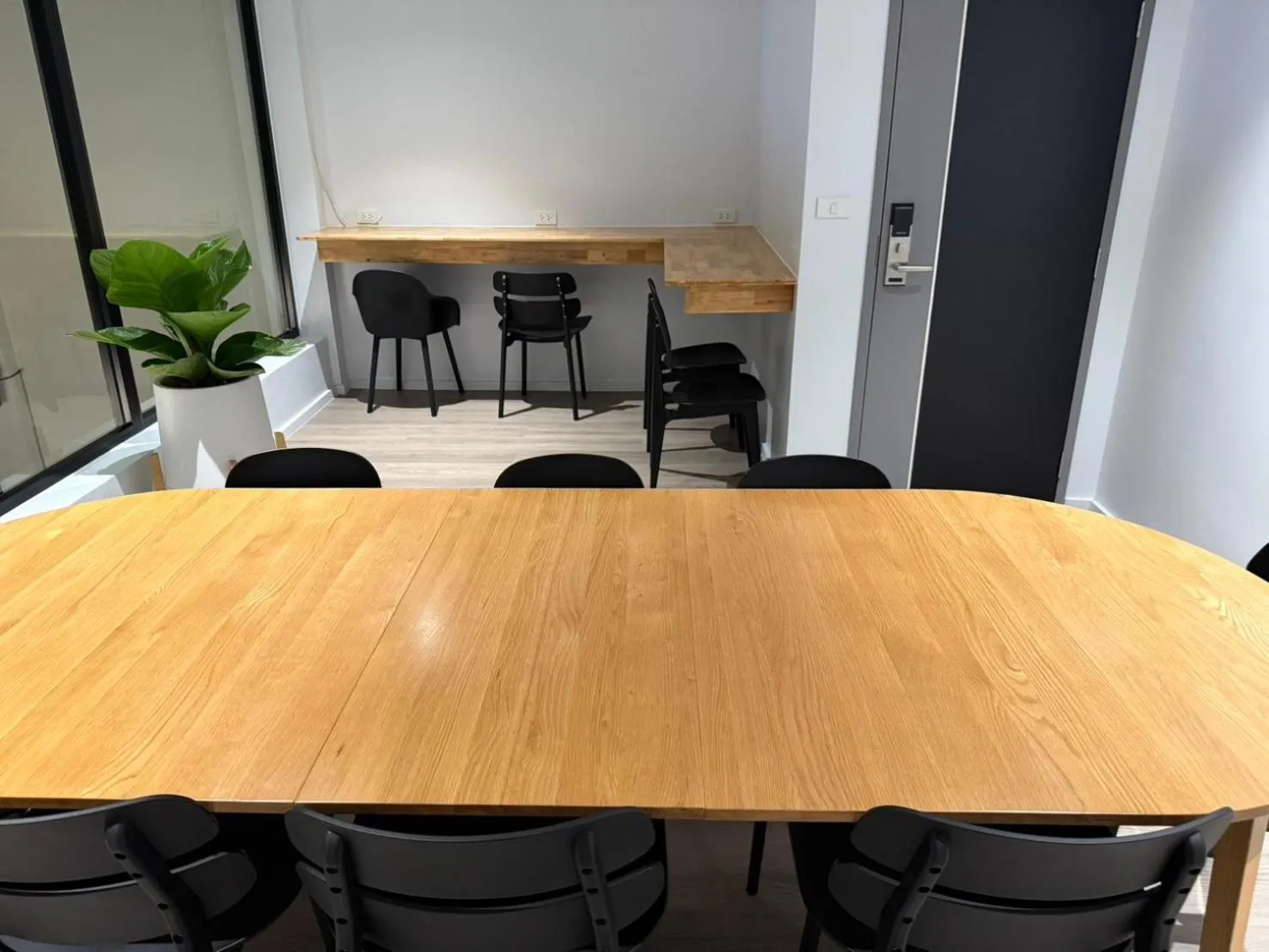 Business facilities in P168 Hostel Samui