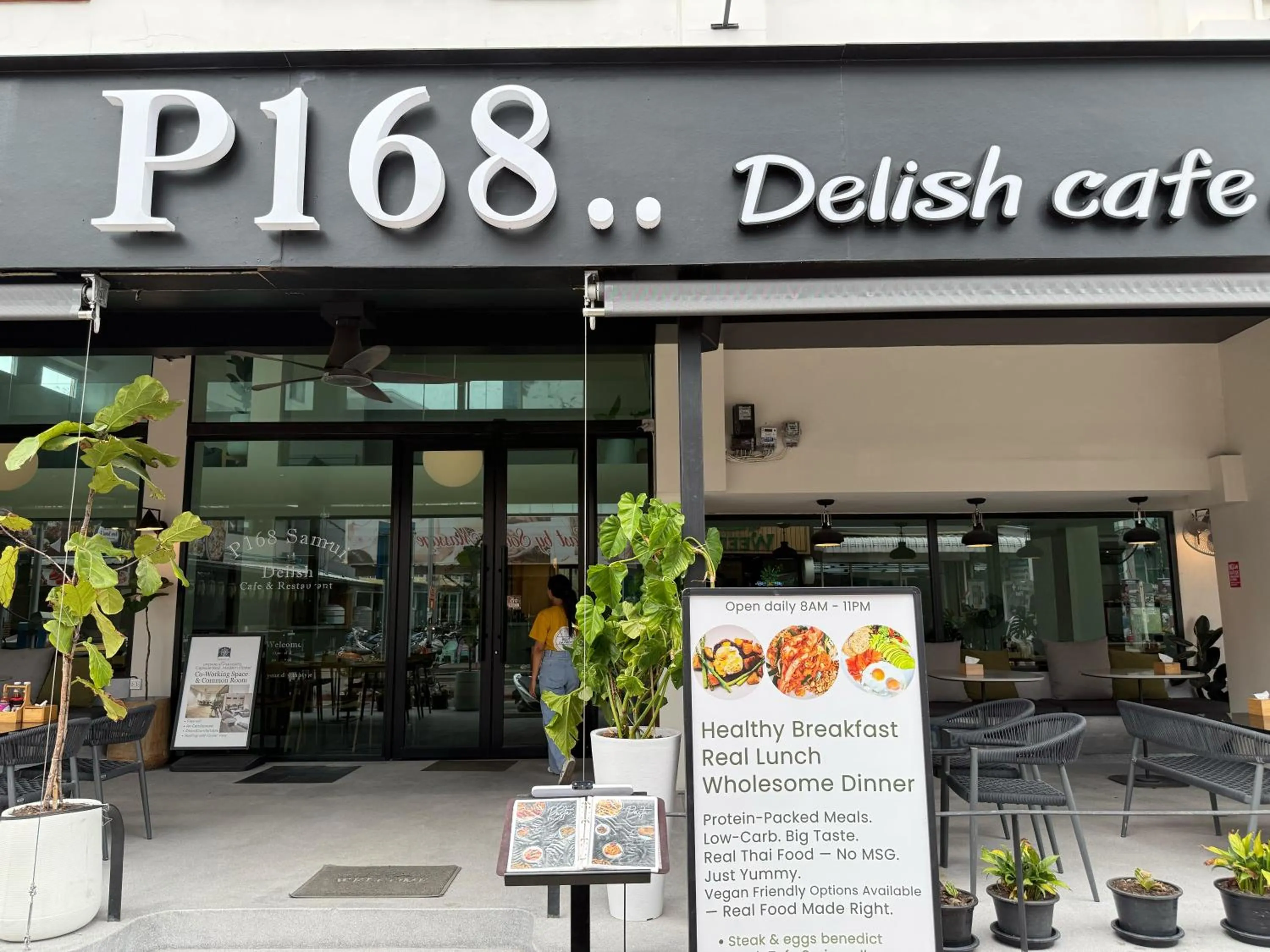 Facade/entrance in P168 Hostel Samui