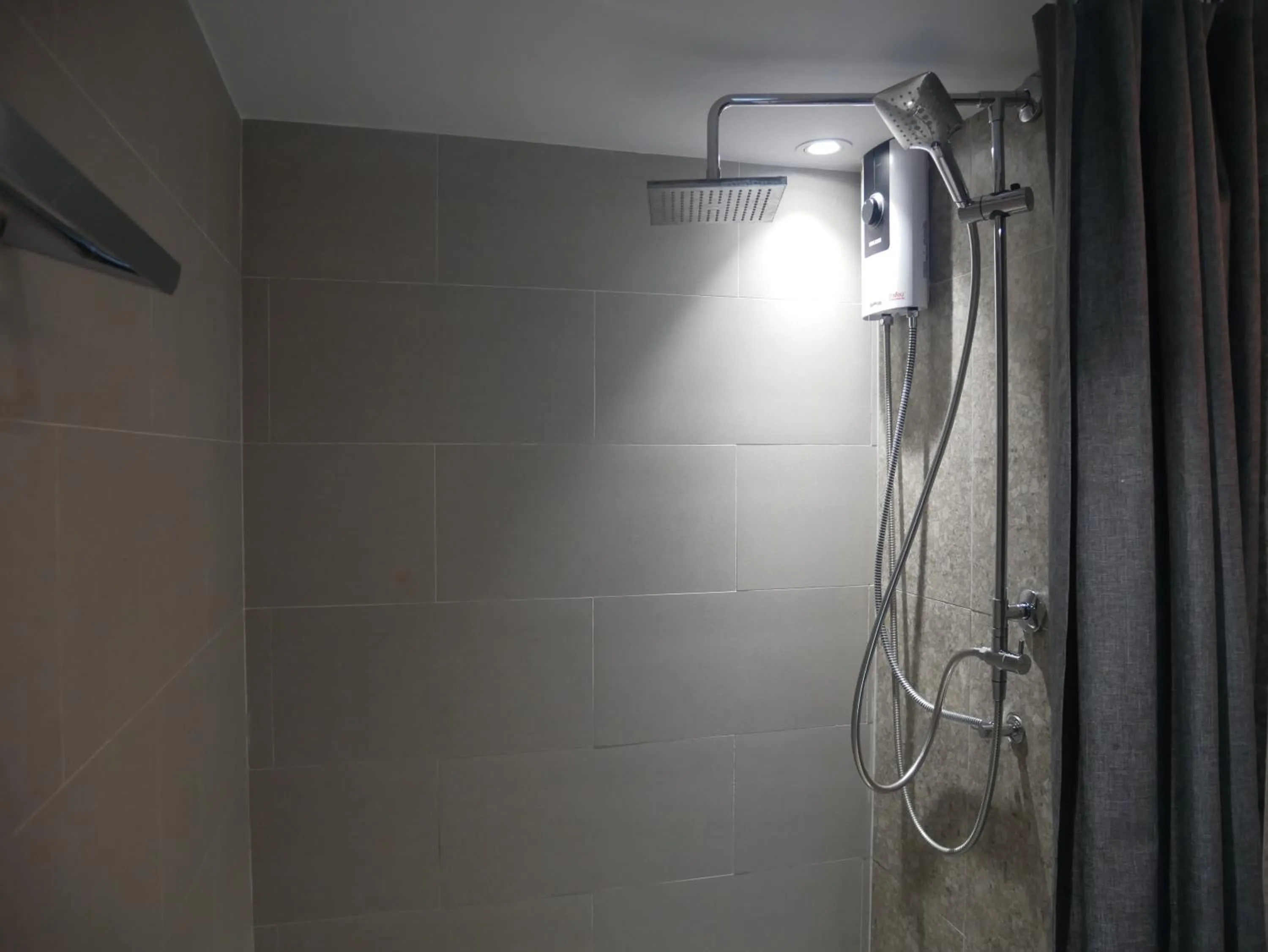Shower in P168 Hostel Samui