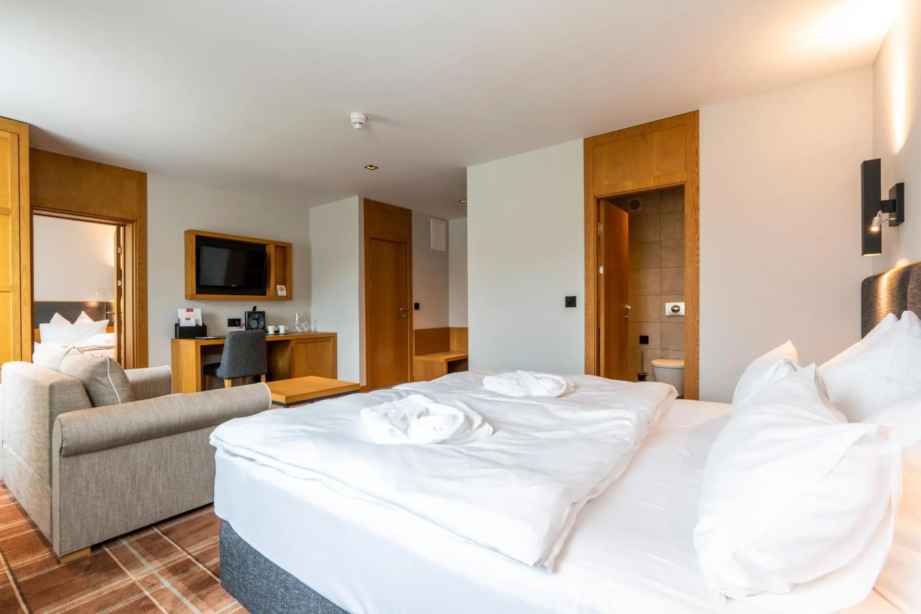 Photo of the whole room, Bed in HVD Grand Hotel Suhl Business & Leisure Photo of the whole room, Bed in HVD Grand Hotel Suhl Business & Leisure