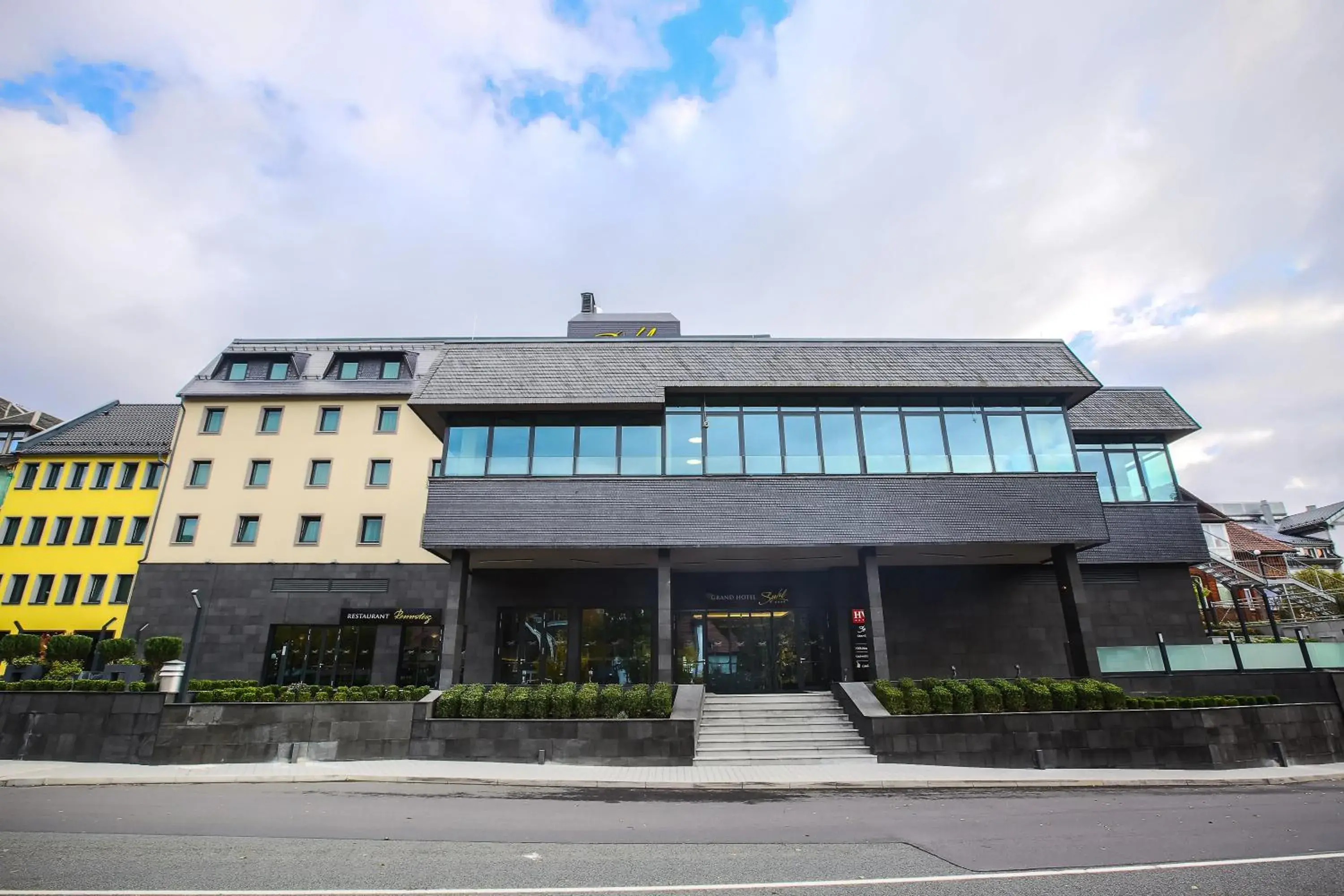 Facade/entrance in HVD Grand Hotel Suhl Business & Leisure Facade/entrance in HVD Grand Hotel Suhl Business & Leisure