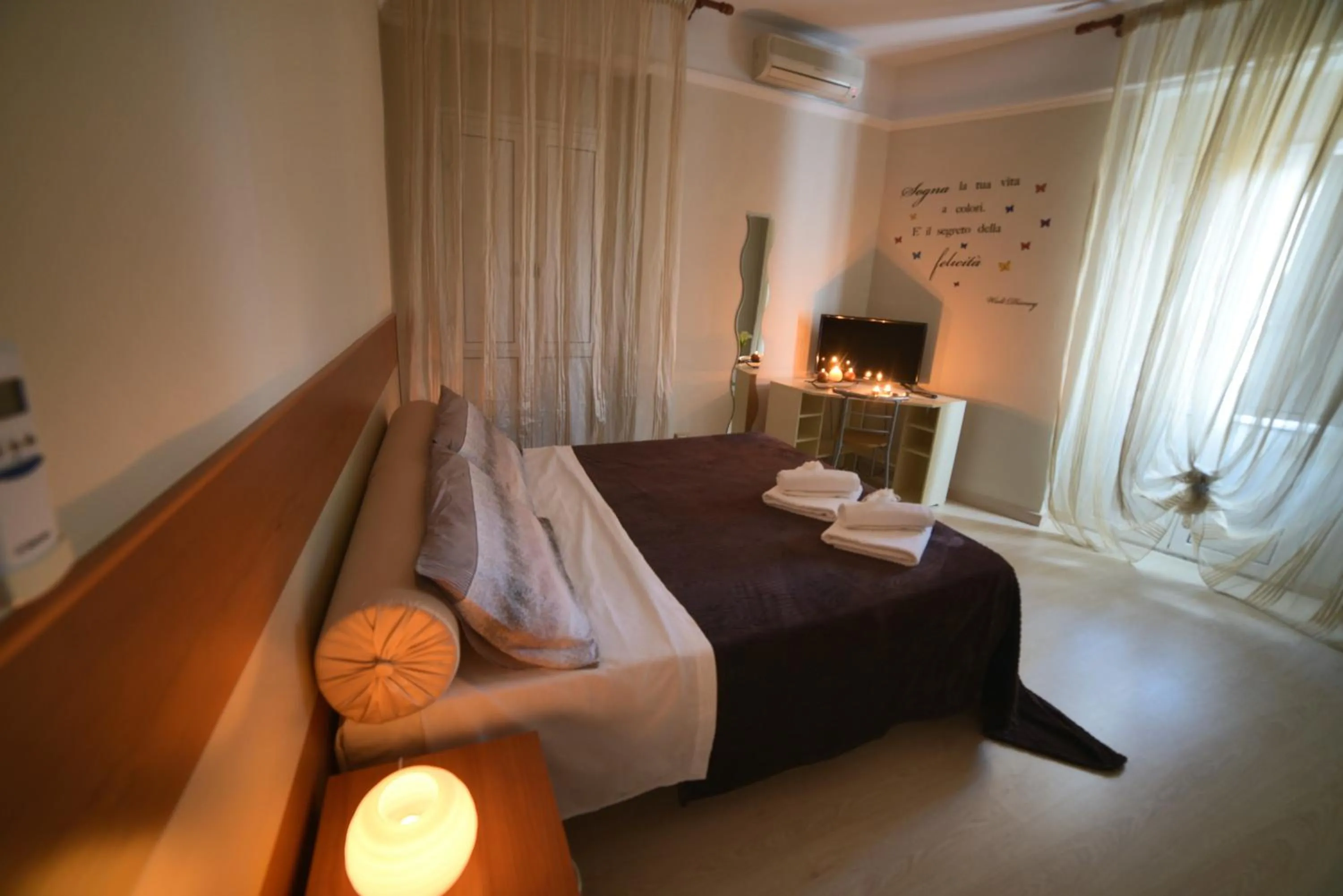 People, Bed in B&B Lamezia Terme