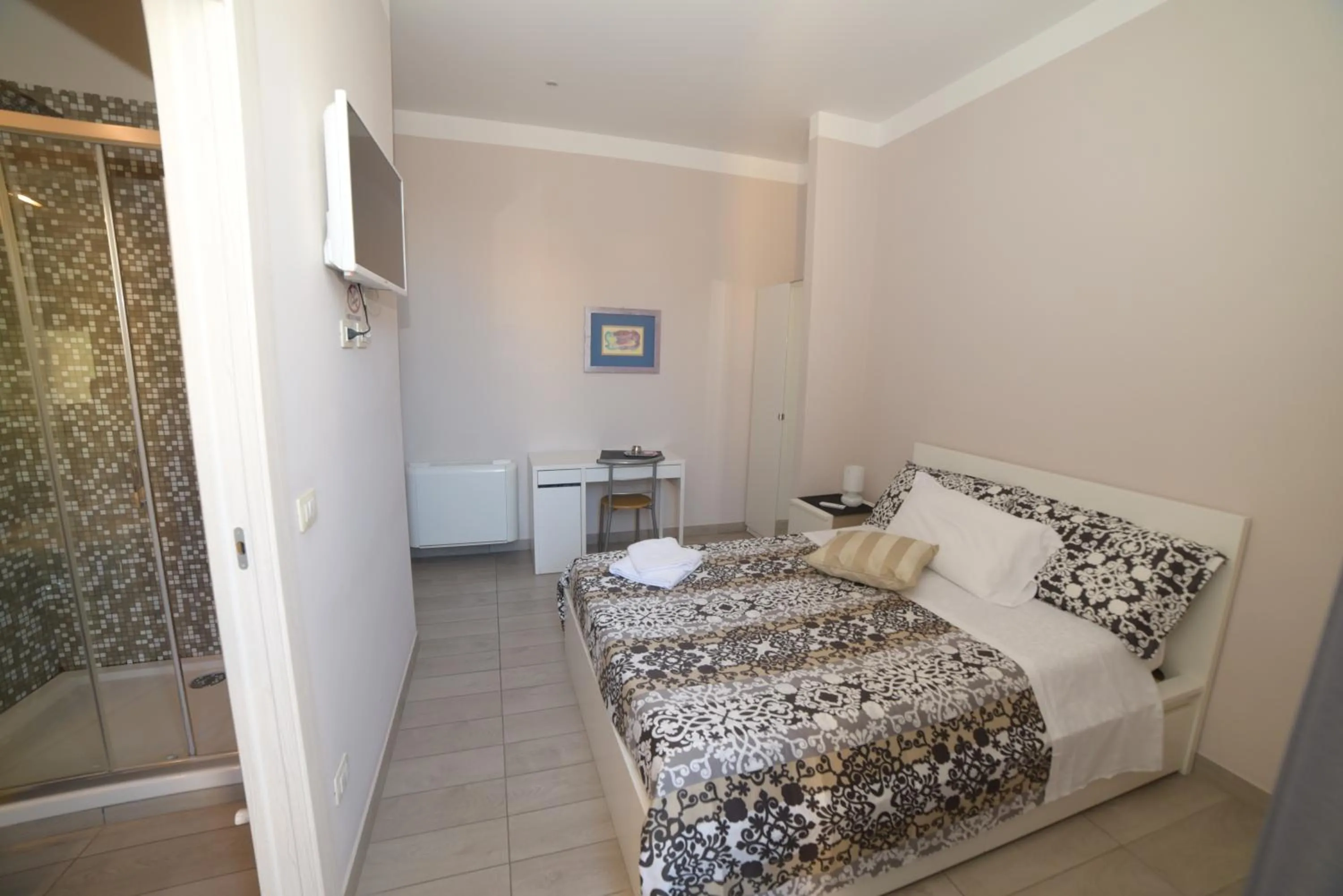 Shower, Bed in B&B Lamezia Terme