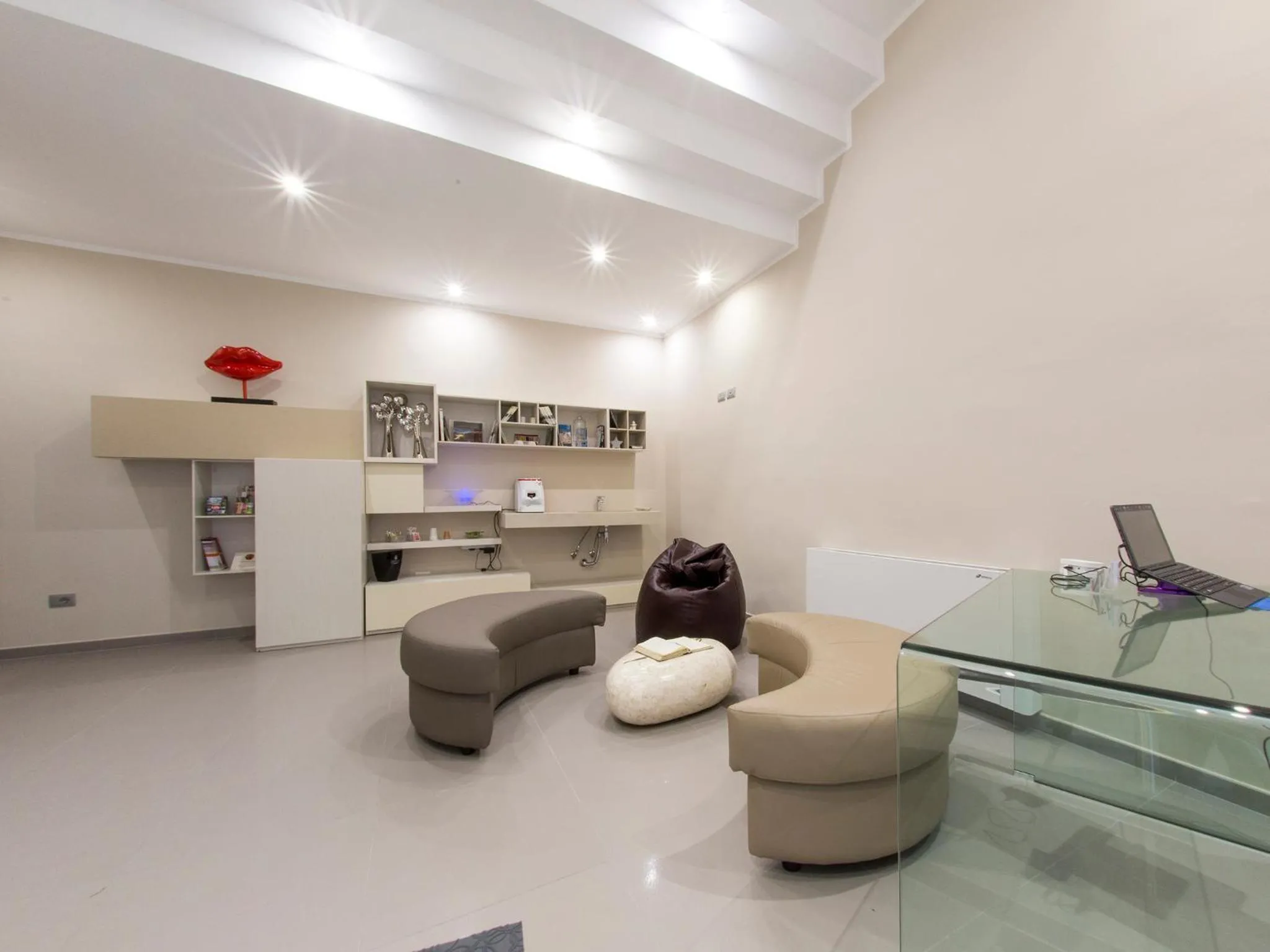 Communal lounge/ TV room in B&B Lamezia Terme