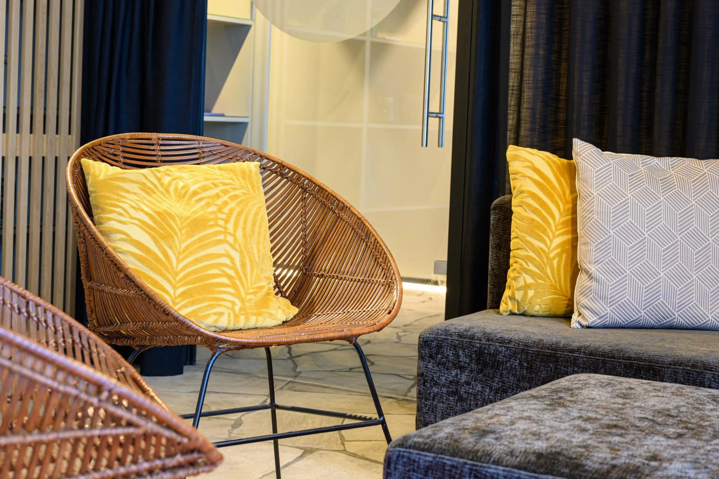 Seating area in PREMIER SUITES Antwerp