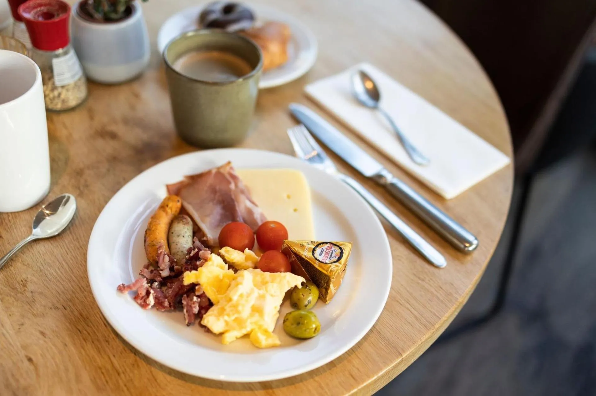 Breakfast in PREMIER SUITES Antwerp