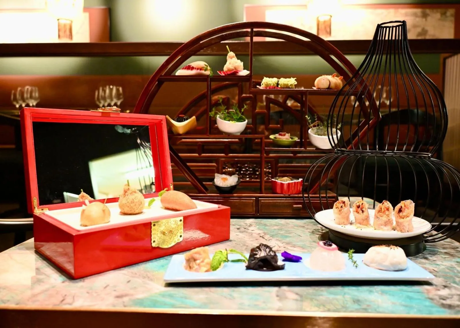 Food and drinks in De Keyser Hotel