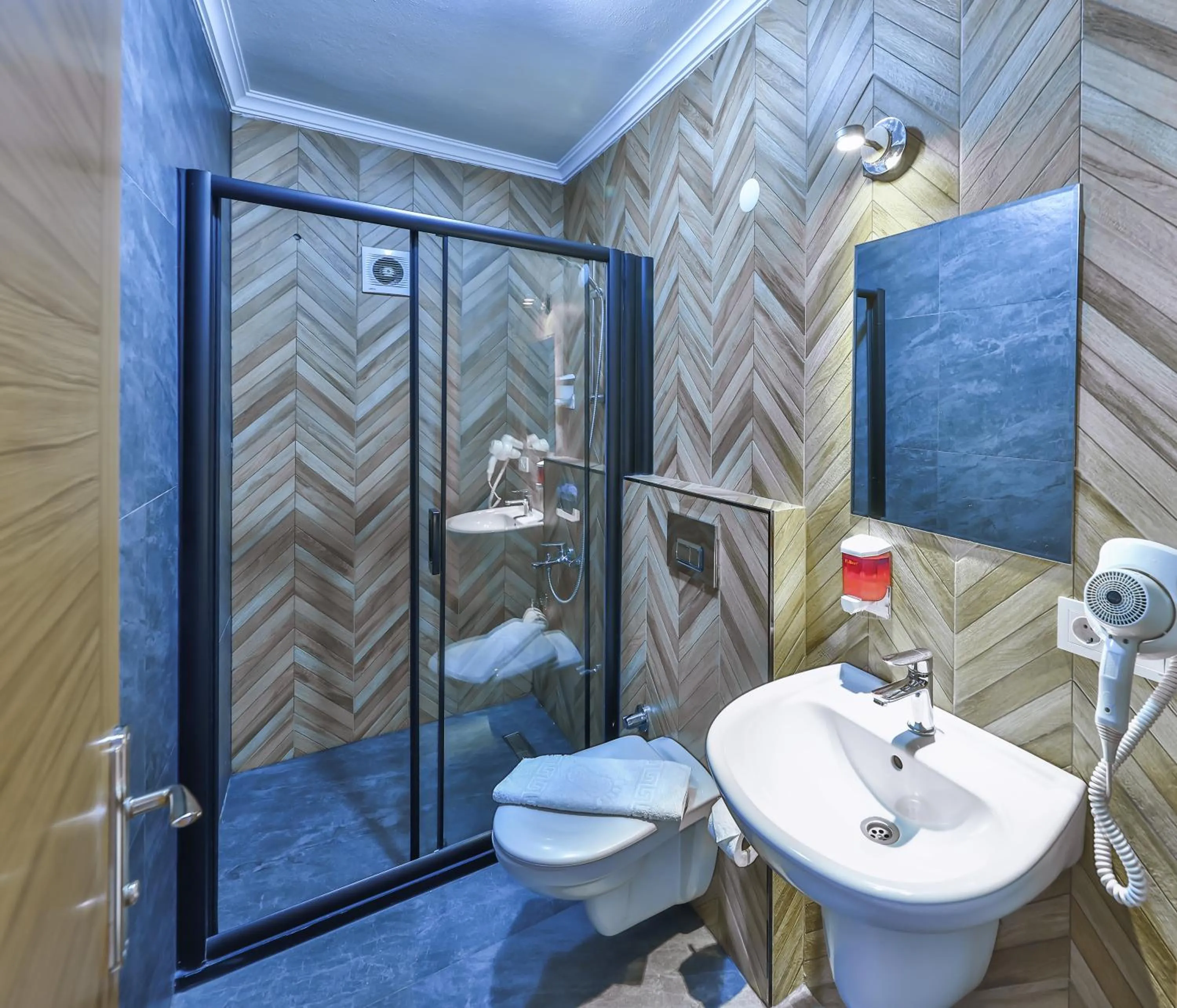 Shower in Palmada Hotel