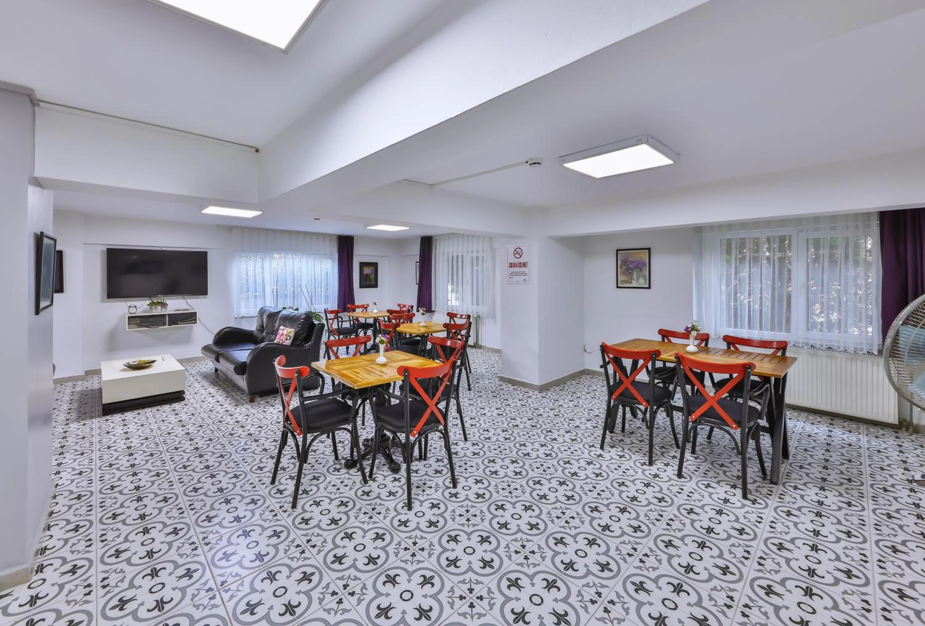 Restaurant/places to eat in Palmada Hotel