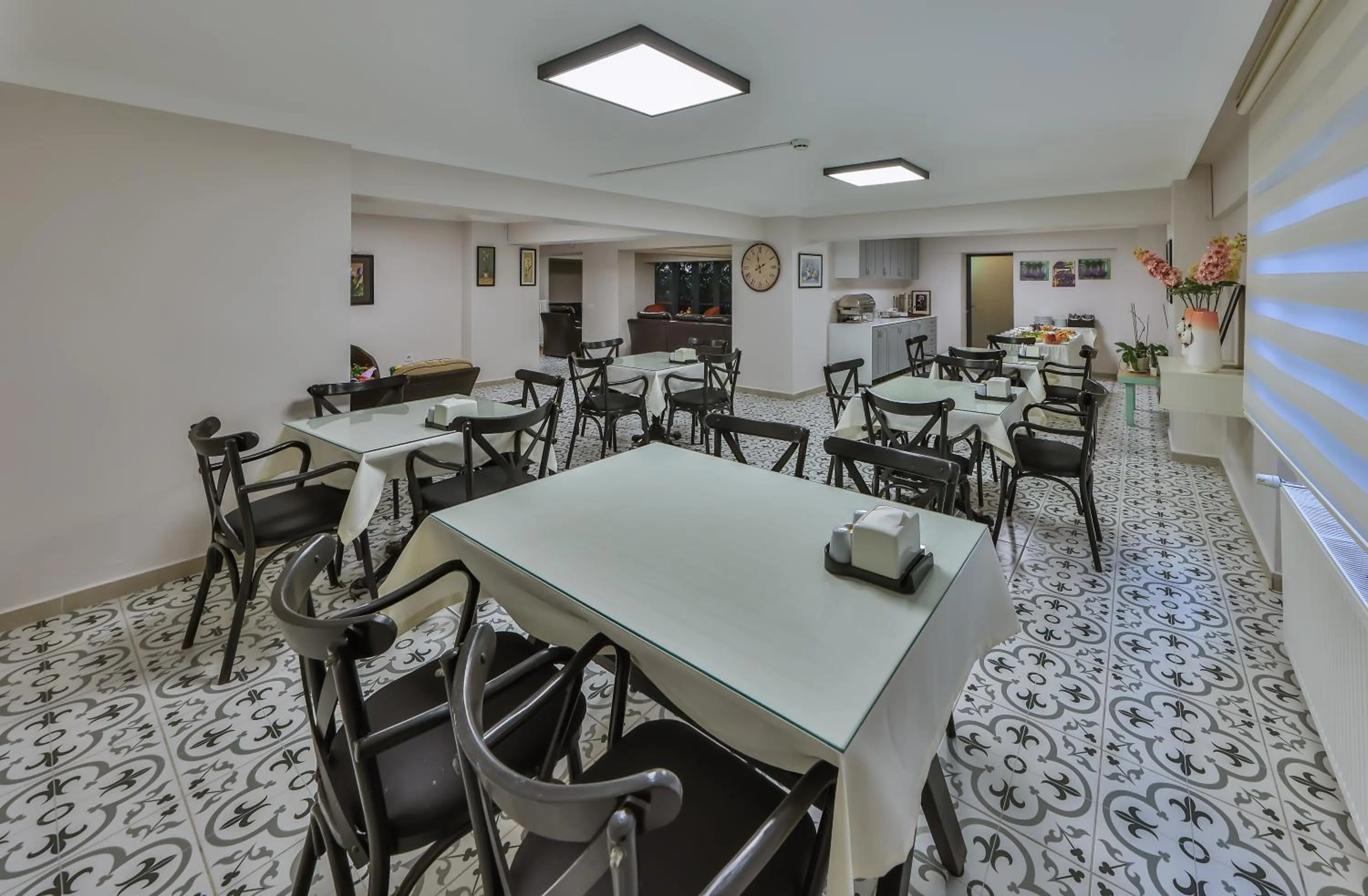 Communal lounge/ TV room in Palmada Hotel