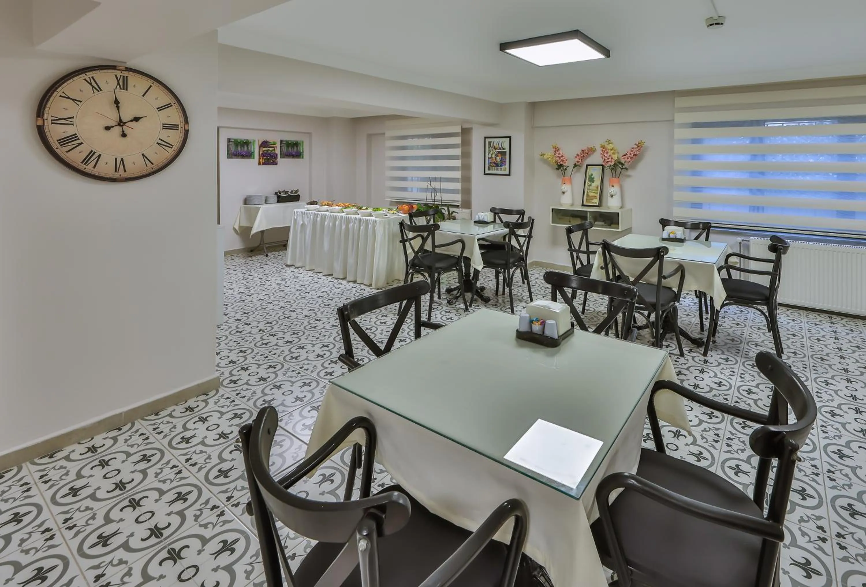 Communal lounge/ TV room in Palmada Hotel