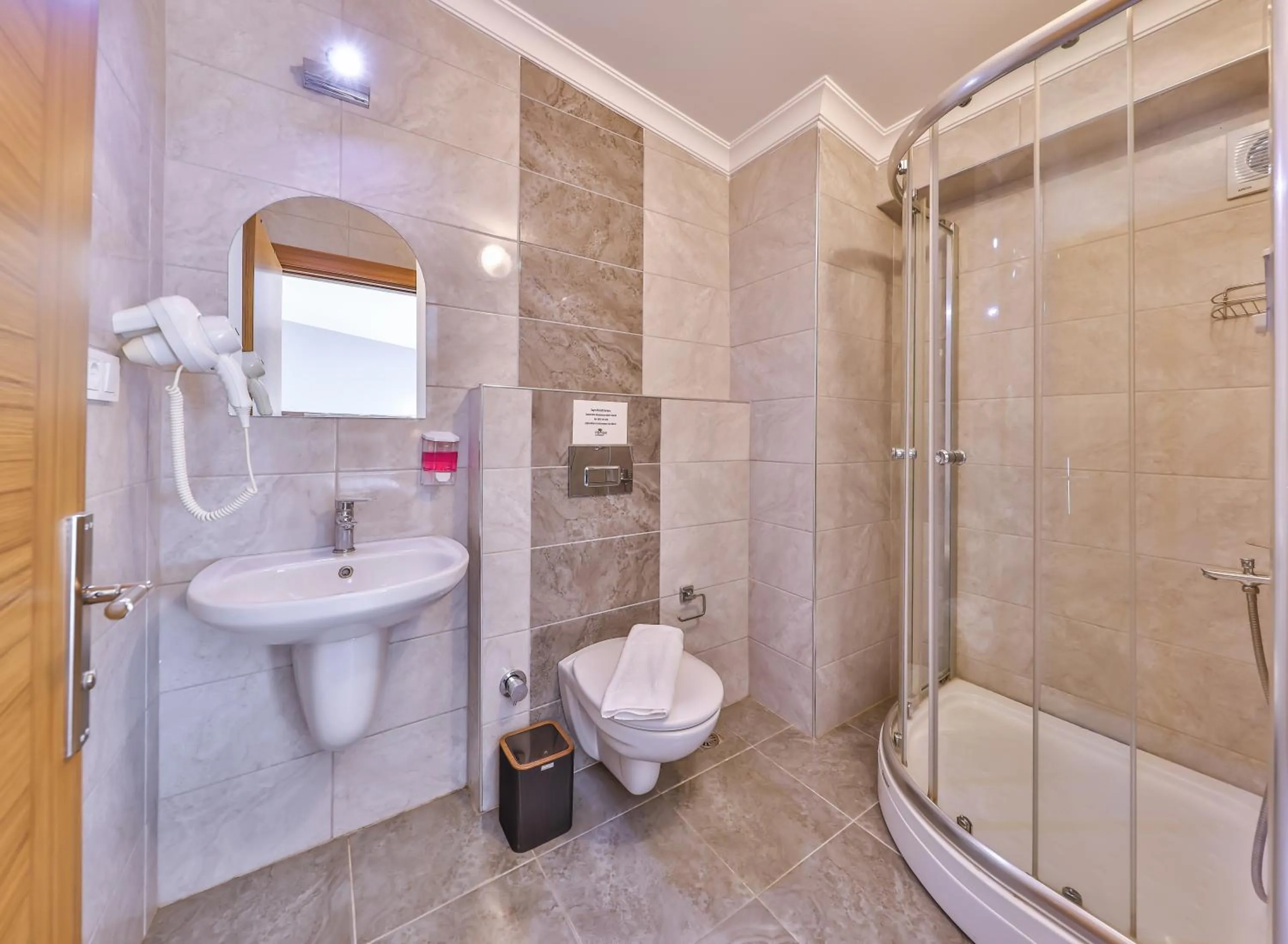 Shower in Palmada Hotel