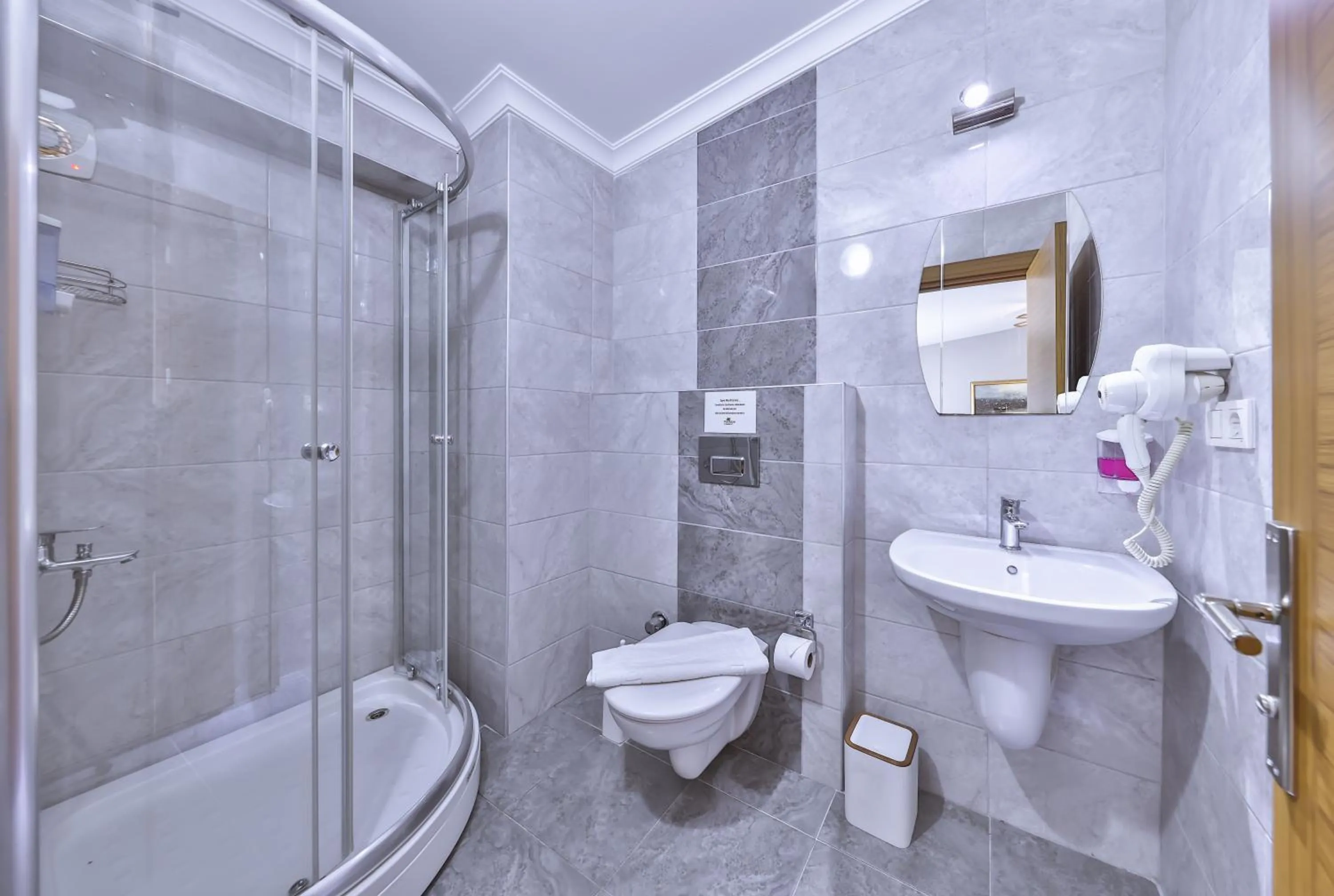 Shower in Palmada Hotel