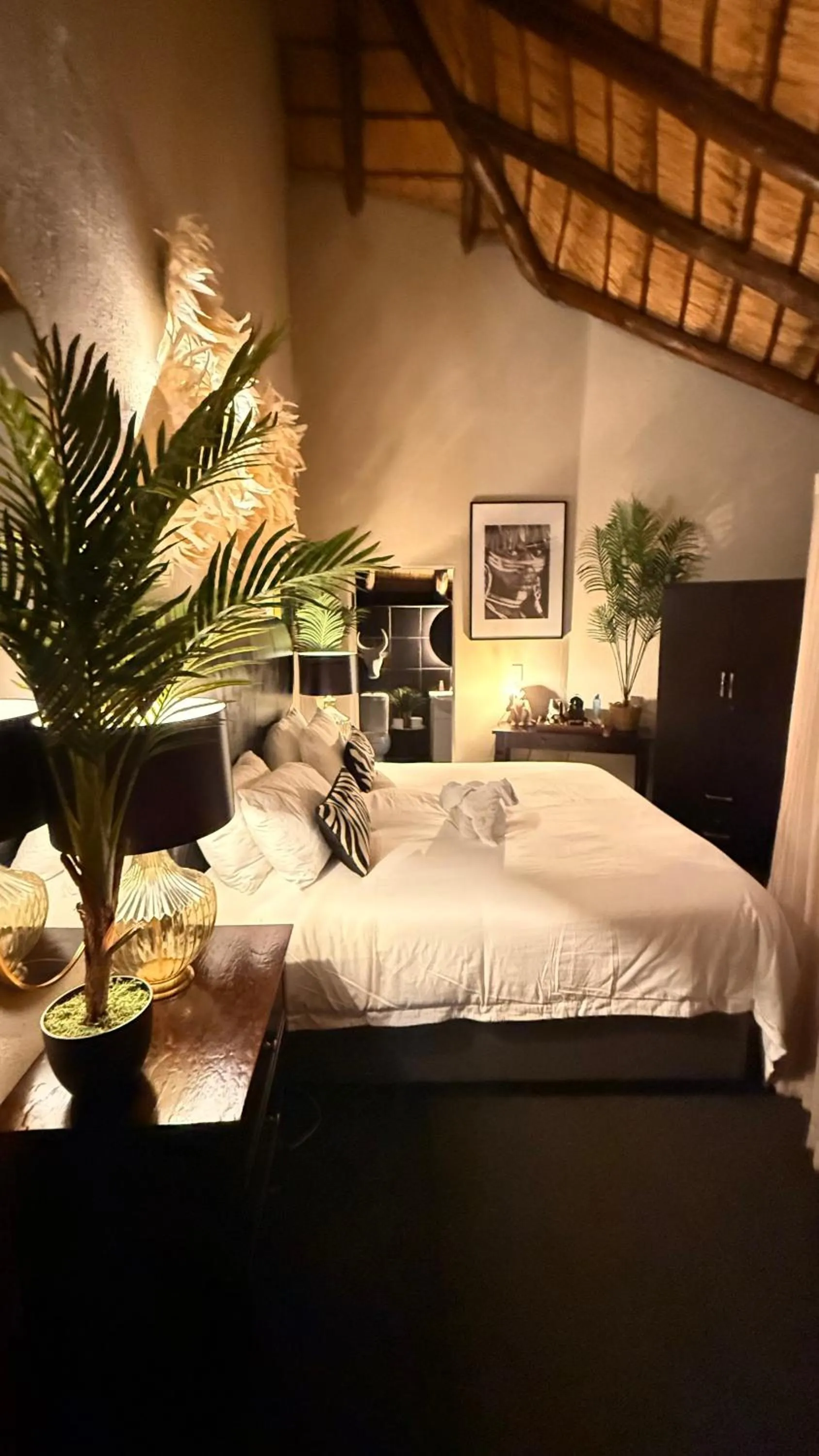 Bed in Imbube Safari Lodge