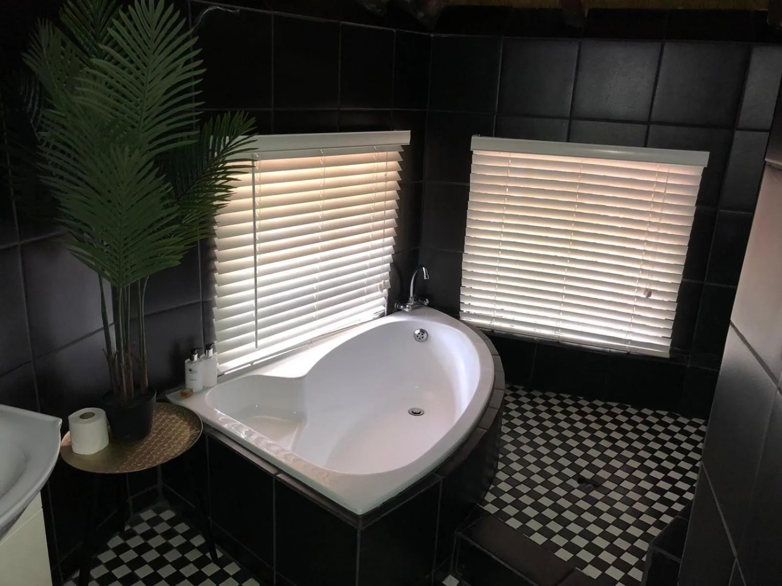 Bathroom in Imbube Safari Lodge