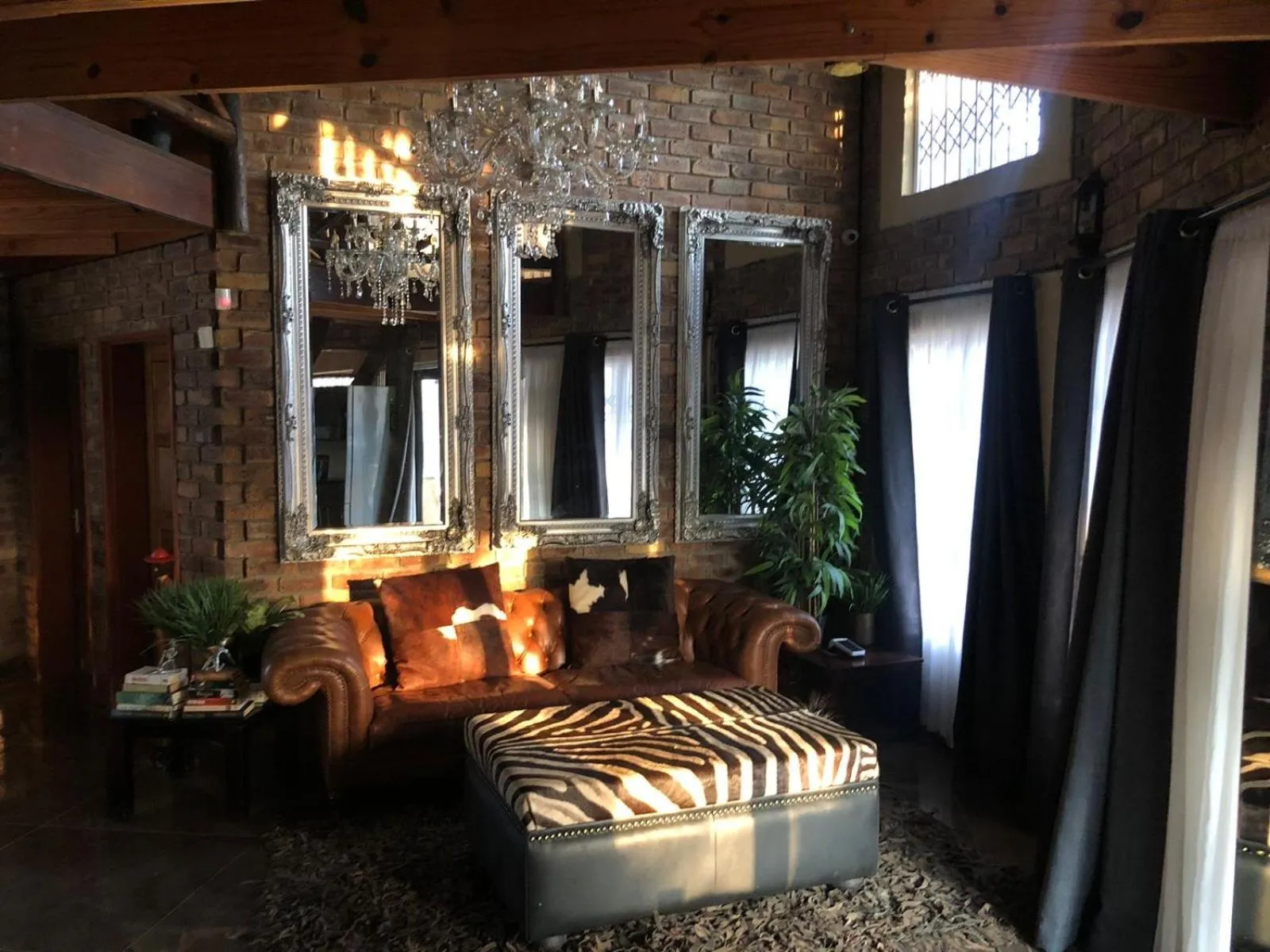 Lounge or bar in Imbube Safari Lodge