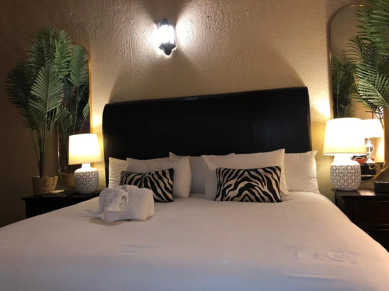 Bed in Imbube Safari Lodge