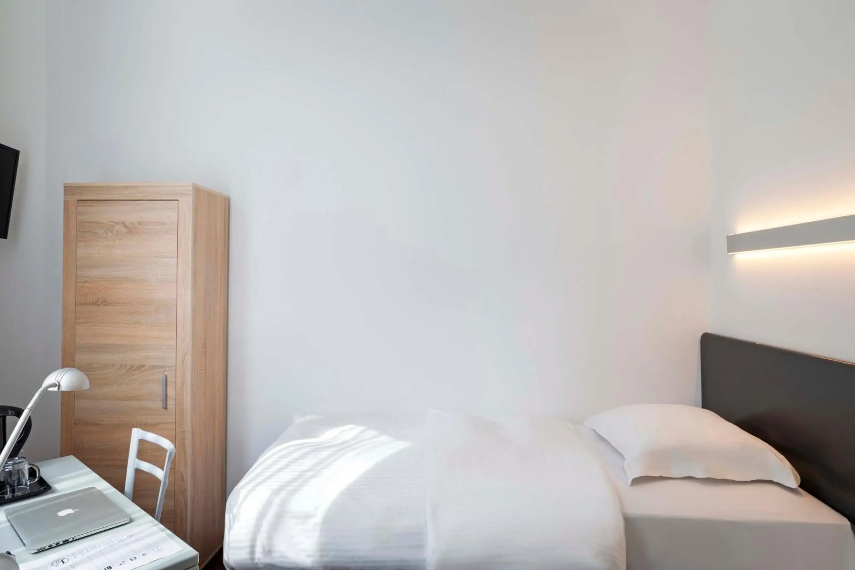 Bed in Hôtel Argus by happyCulture Bed in Hôtel Argus by happyCulture