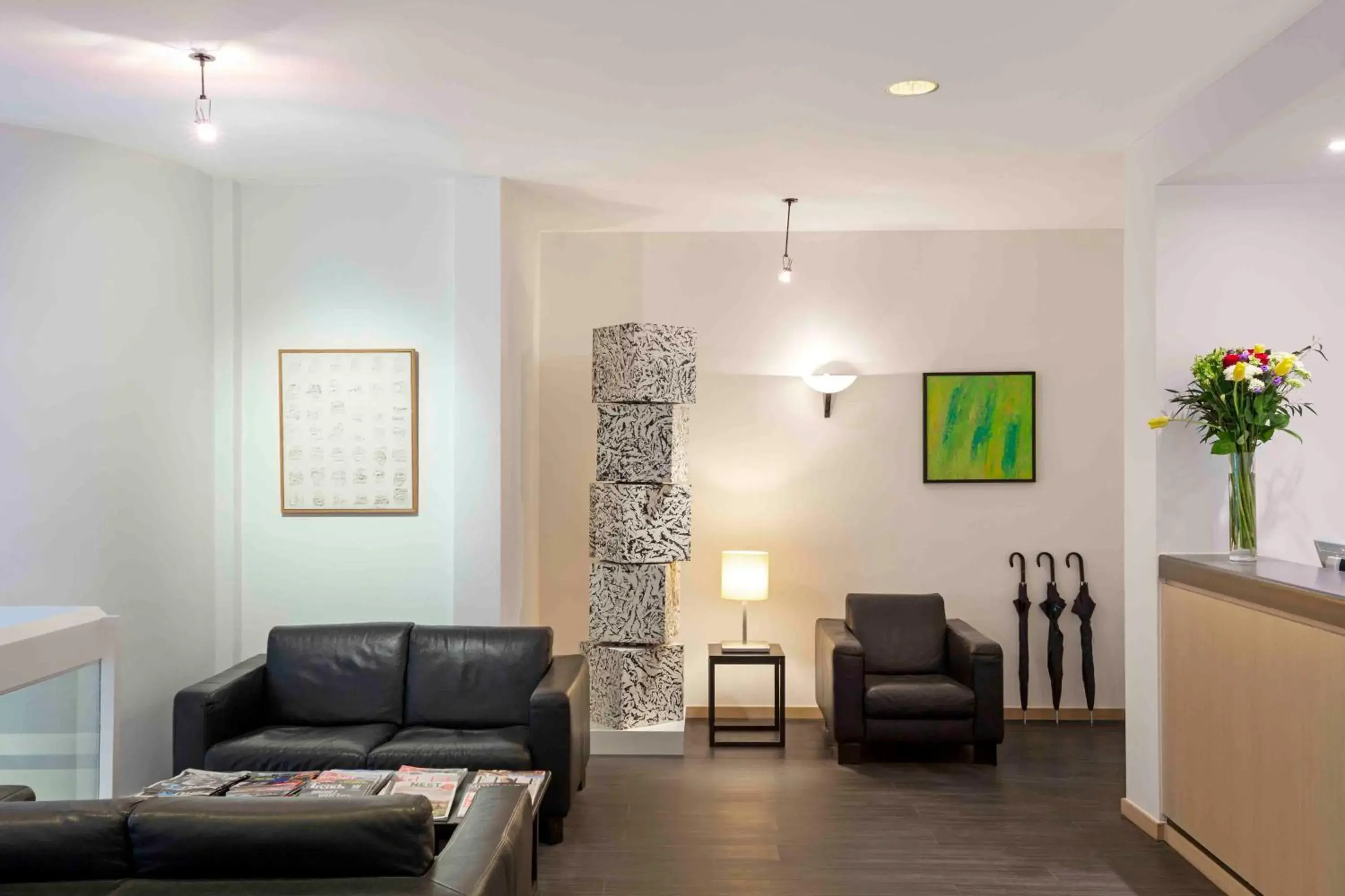 Lobby or reception in Hôtel Argus by happyCulture Lobby or reception in Hôtel Argus by happyCulture