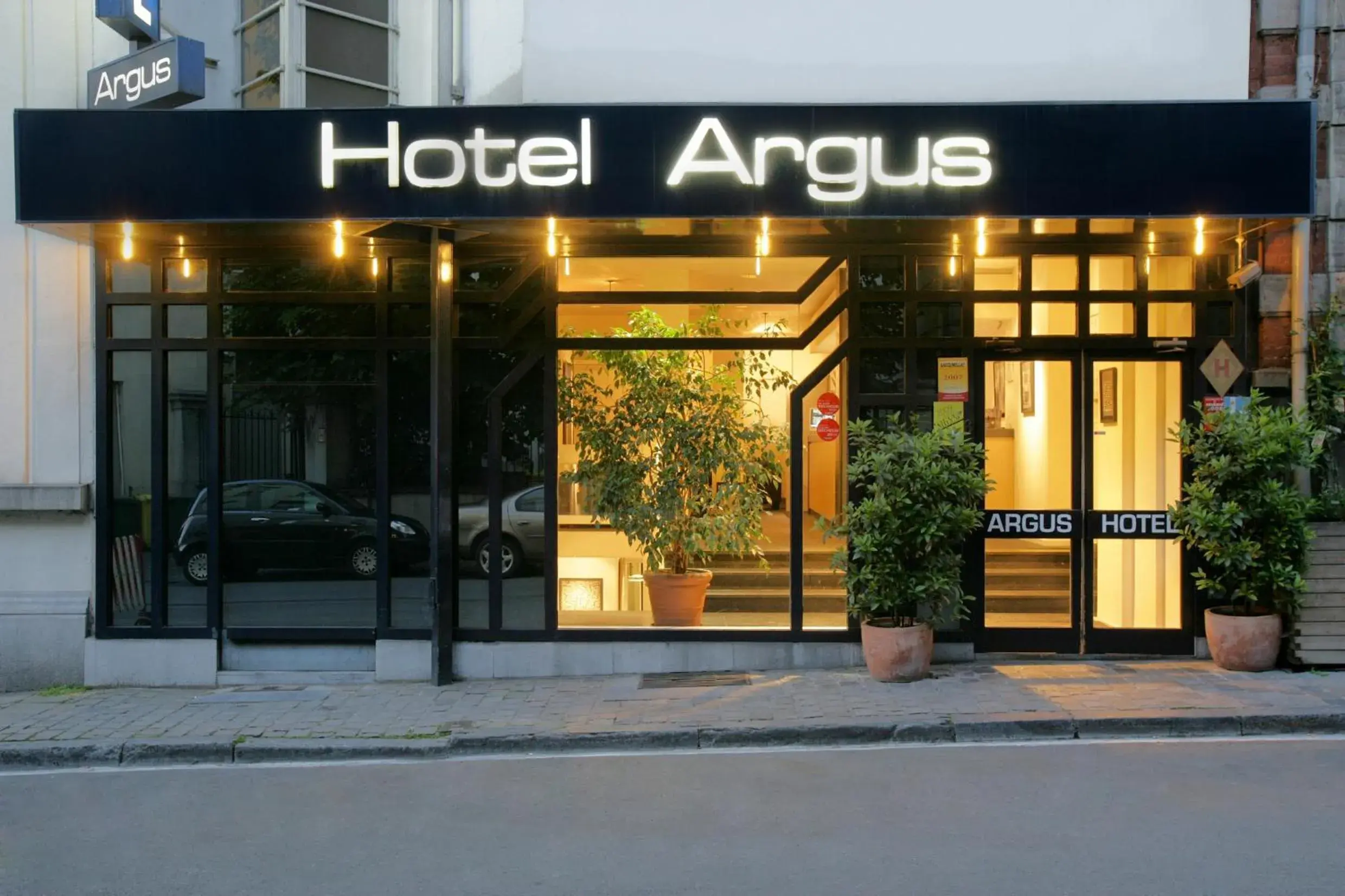 Facade/entrance in Hôtel Argus by happyCulture Facade/entrance in Hôtel Argus by happyCulture
