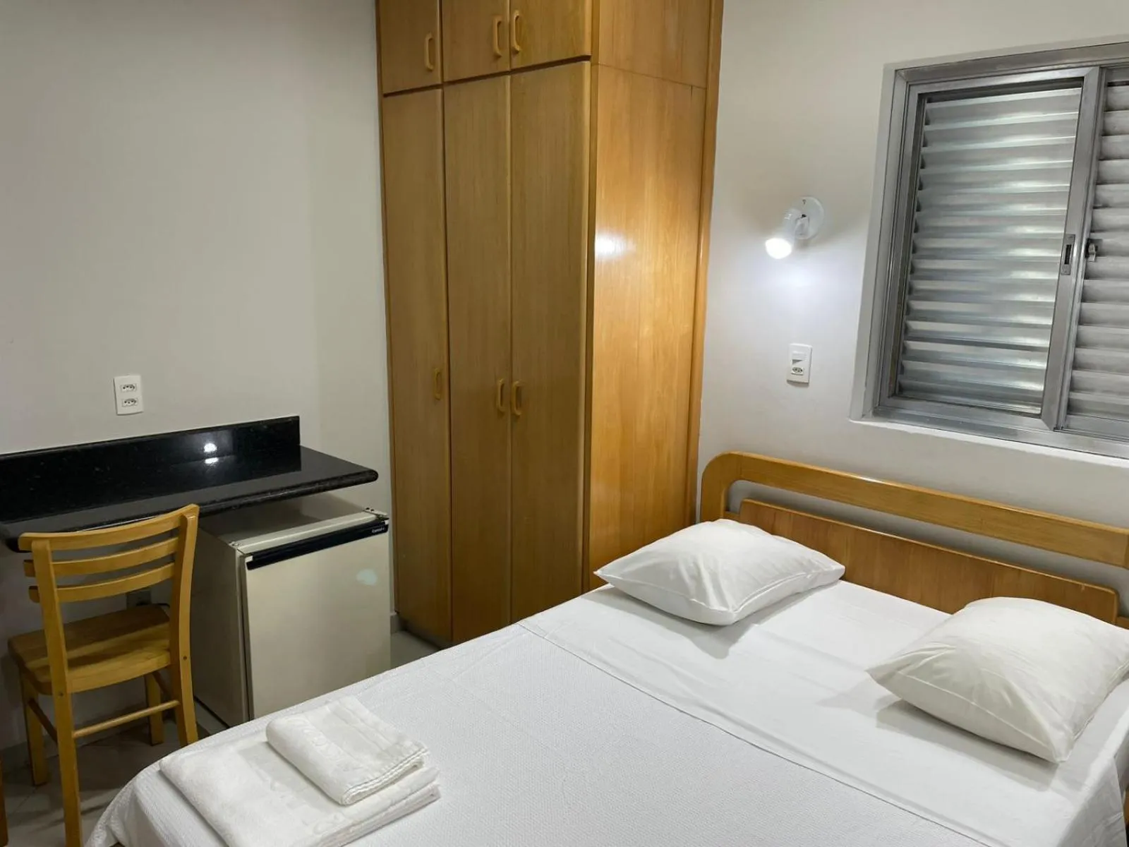 Photo of the whole room, Bed in Missouri Hotel