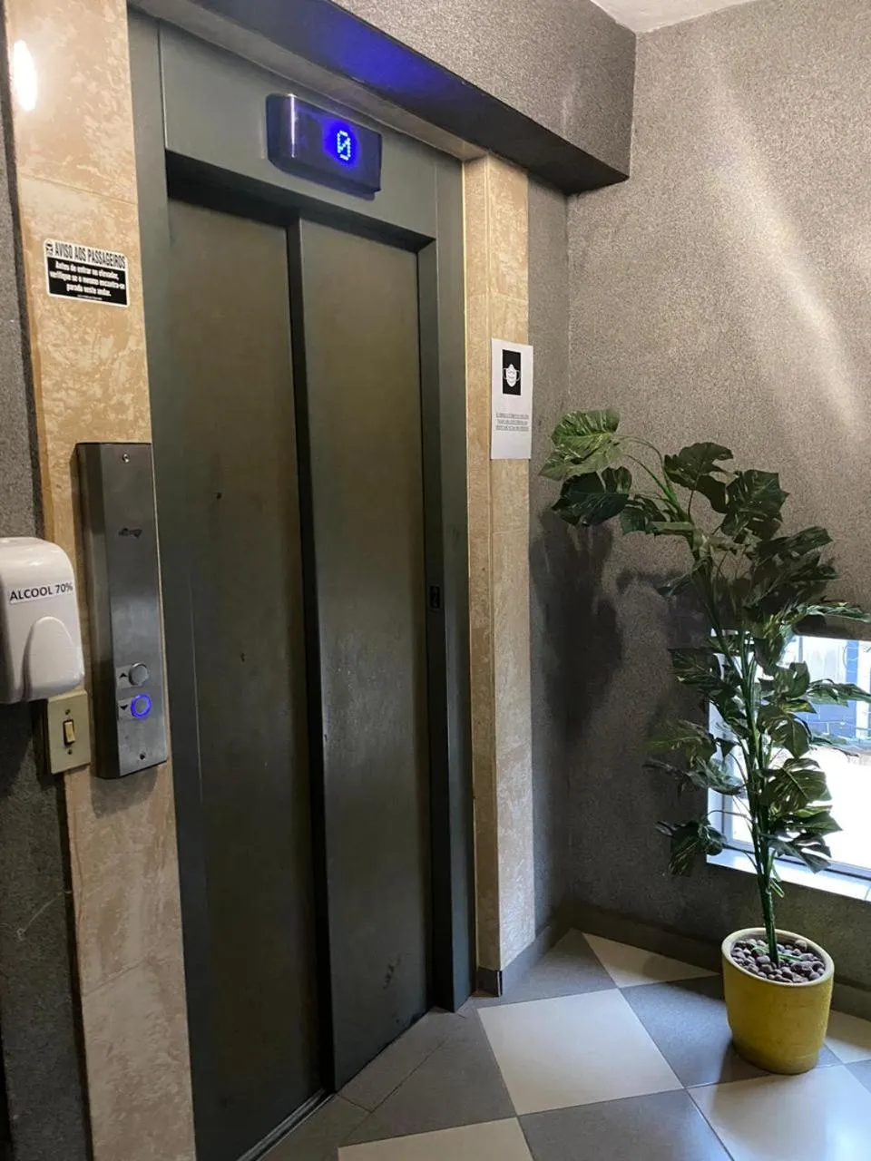 elevator in Missouri Hotel