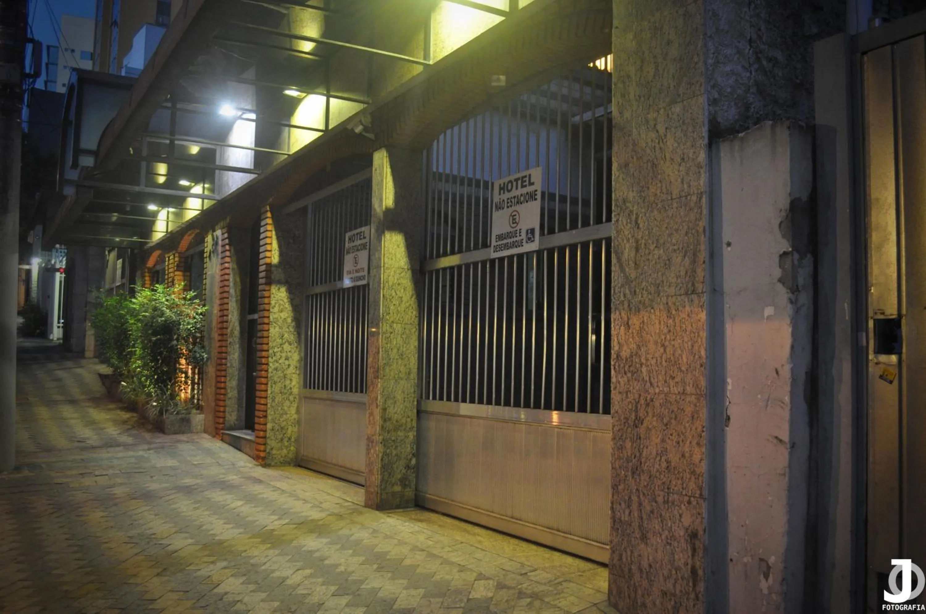 Facade/entrance in Missouri Hotel