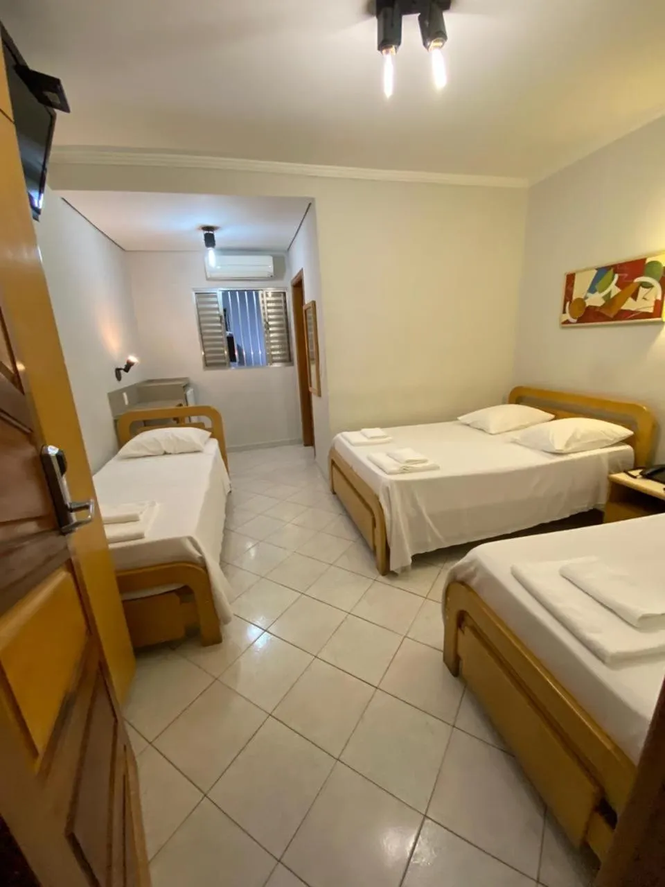 Photo of the whole room, Bed in Missouri Hotel