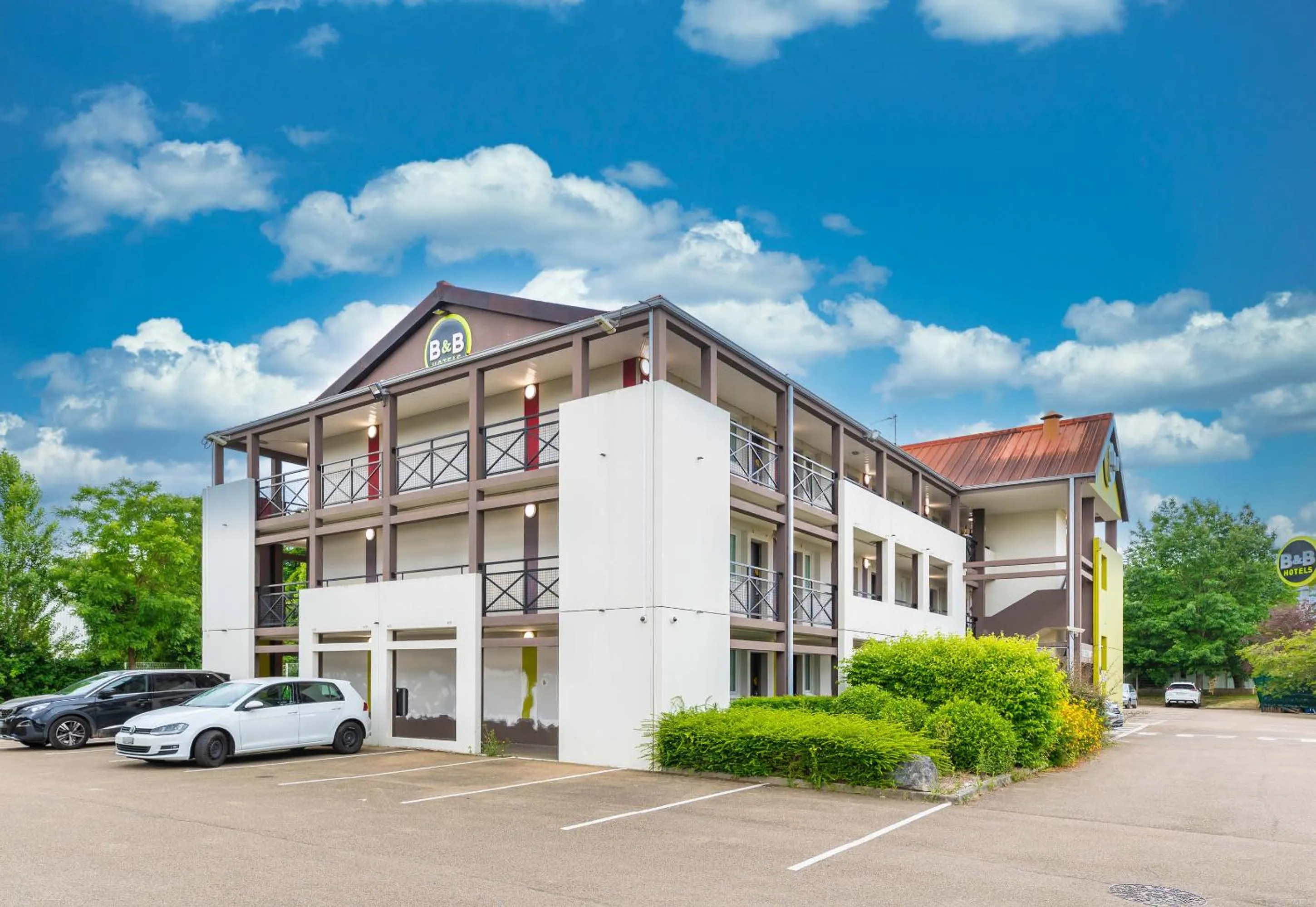 Property building in B&B HOTEL Auxerre Bourgogne