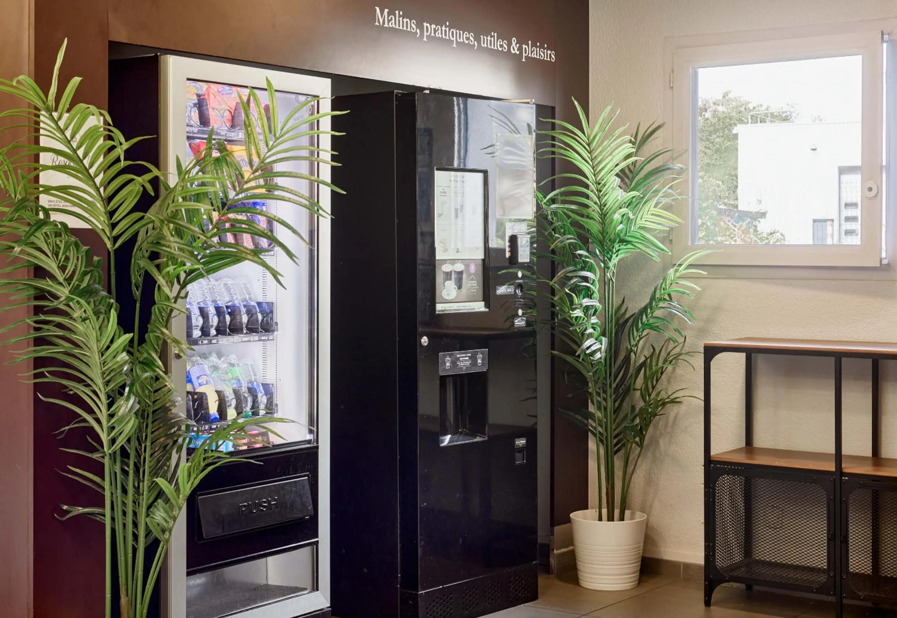 vending machine in B&B HOTEL Montlhery