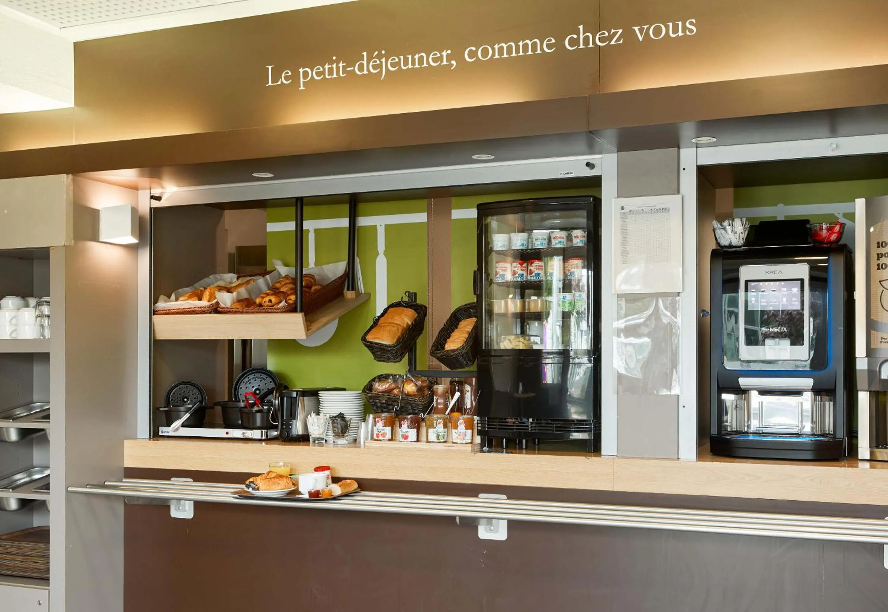 Buffet breakfast in B&B HOTEL Montlhery