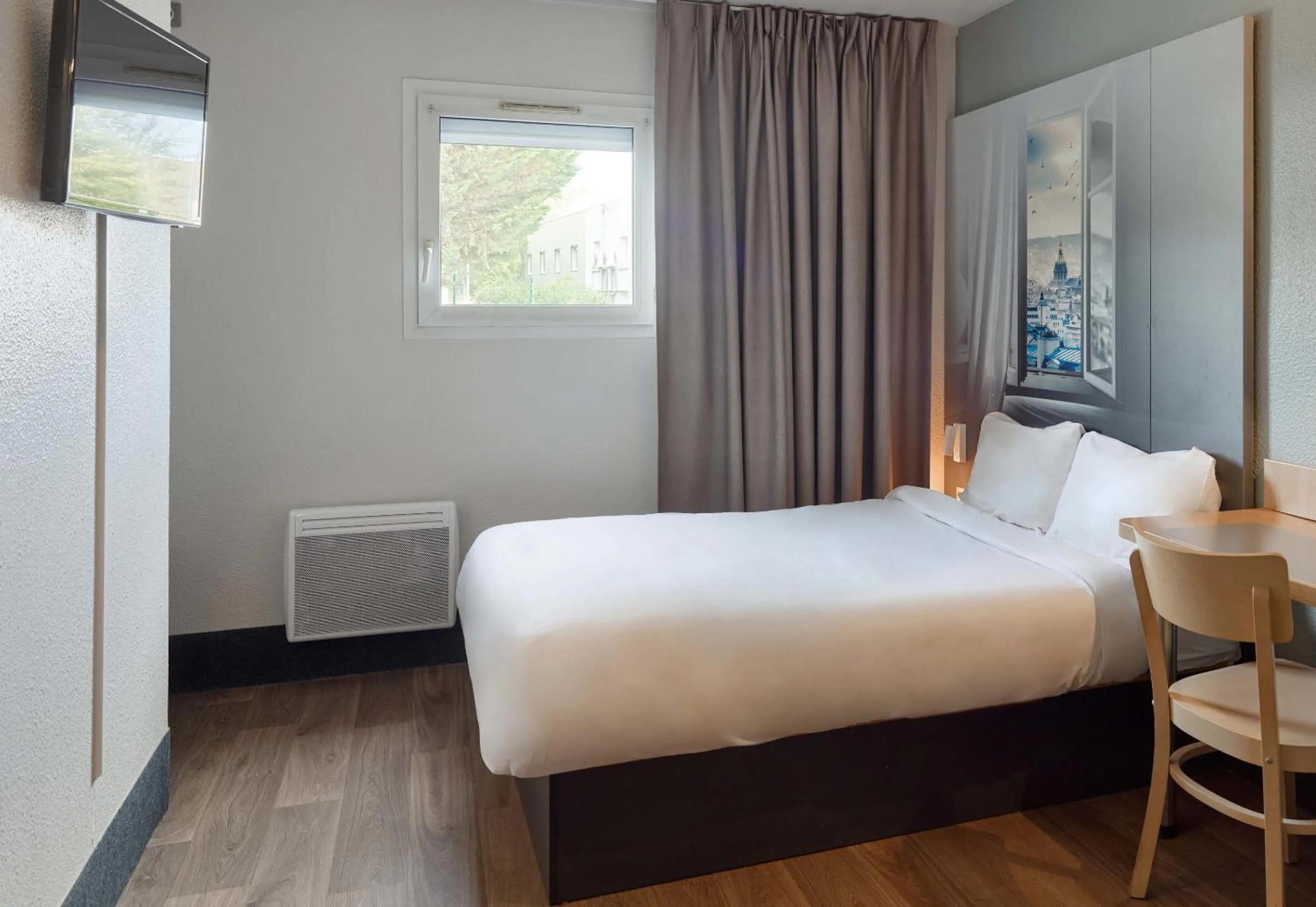 Bedroom, Bed in B&B HOTEL Montlhery