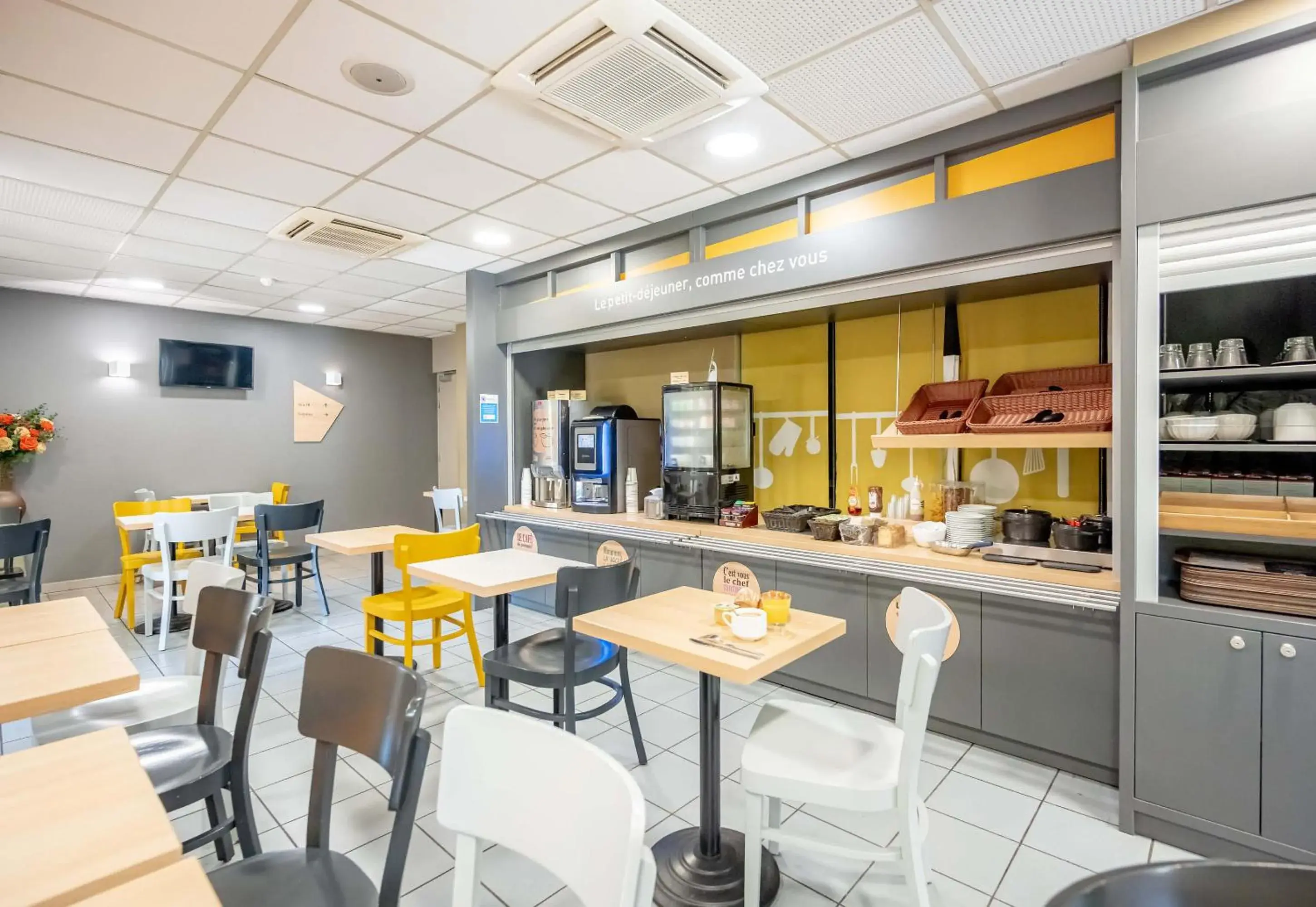 Restaurant/places to eat in B&B HOTEL Hyères Restaurant/places to eat in B&B HOTEL Hyères