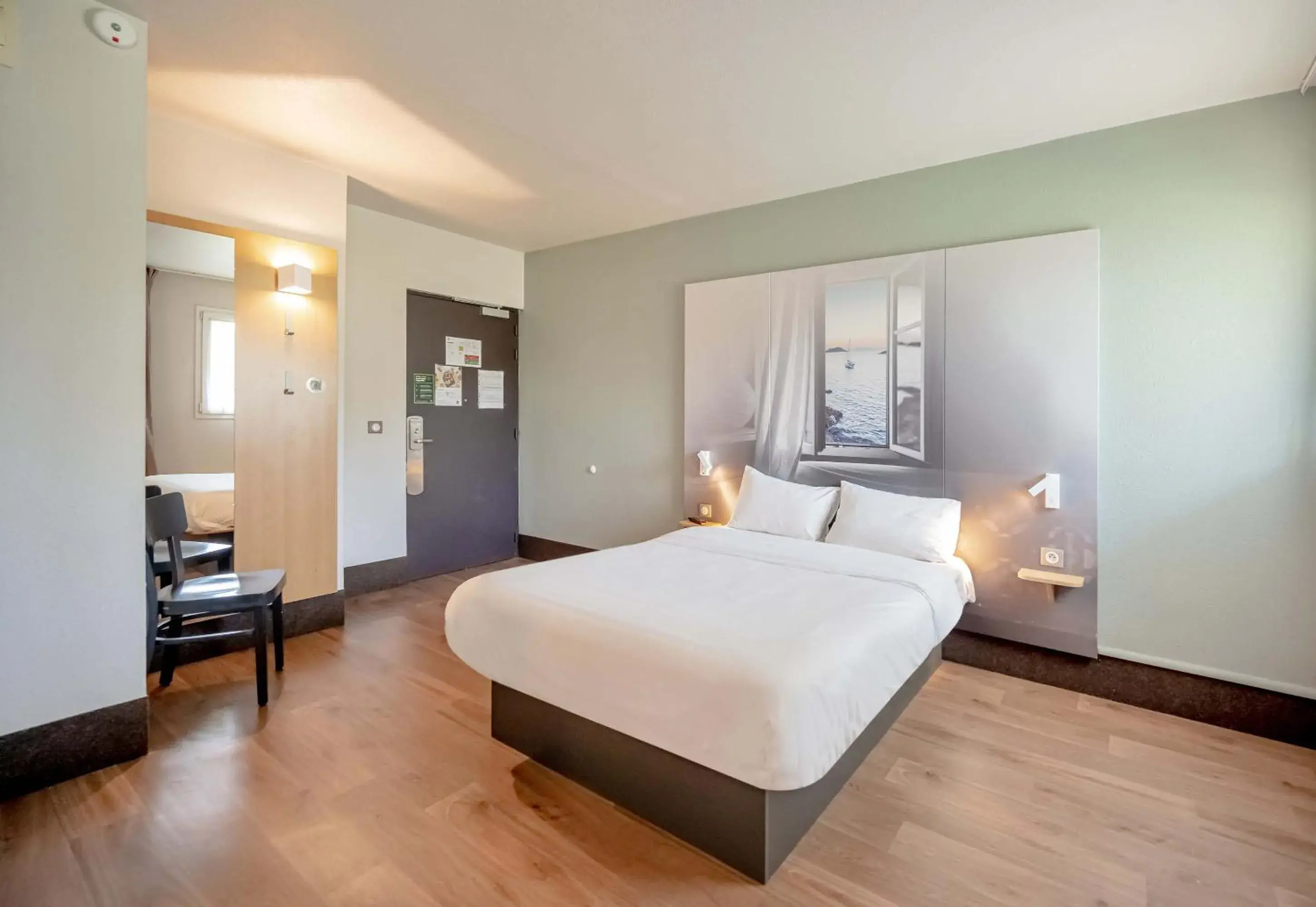 Bedroom, Bed in B&B HOTEL Hyères Bedroom, Bed in B&B HOTEL Hyères