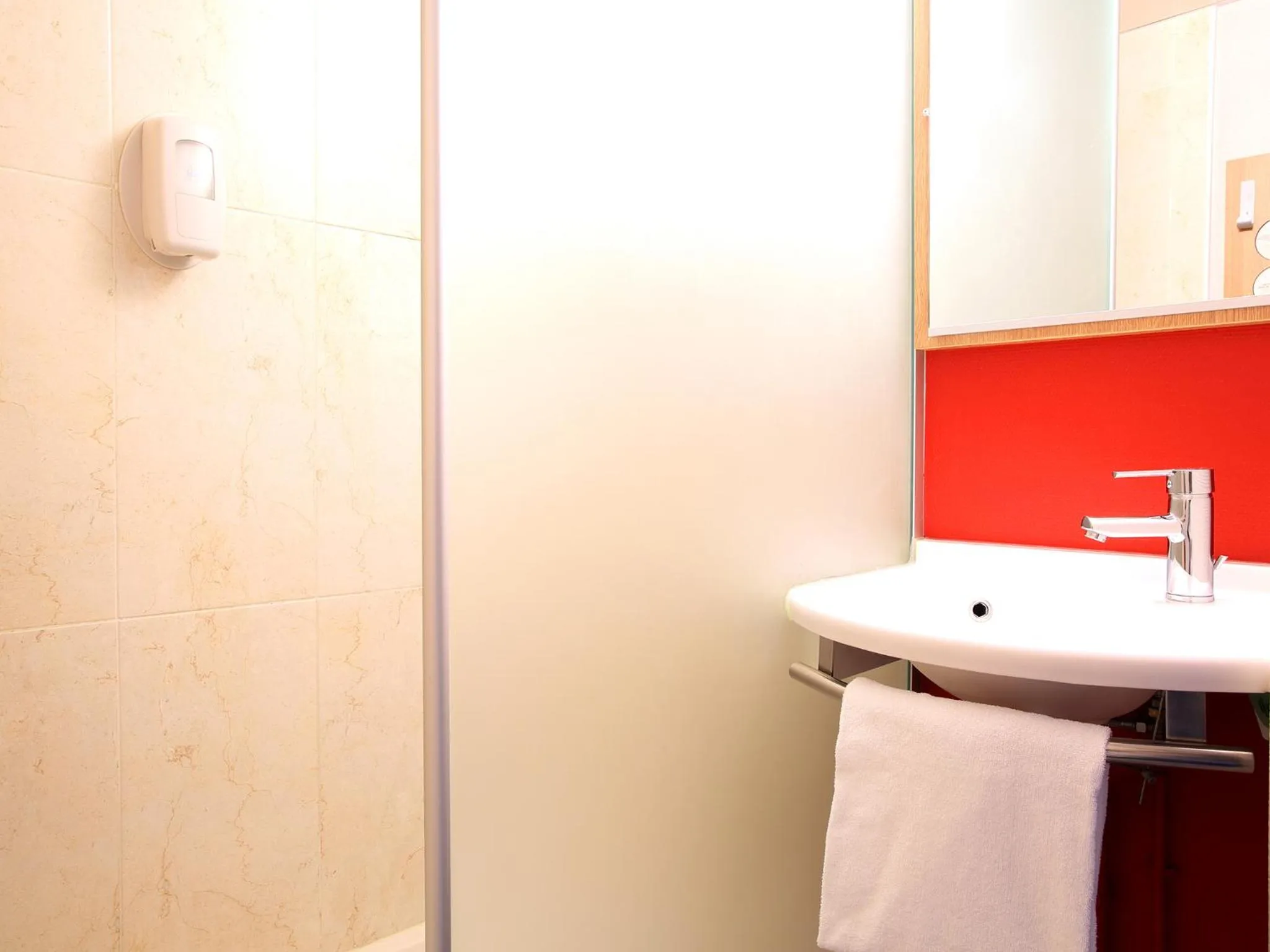 Bathroom in B&B HOTEL Hyères